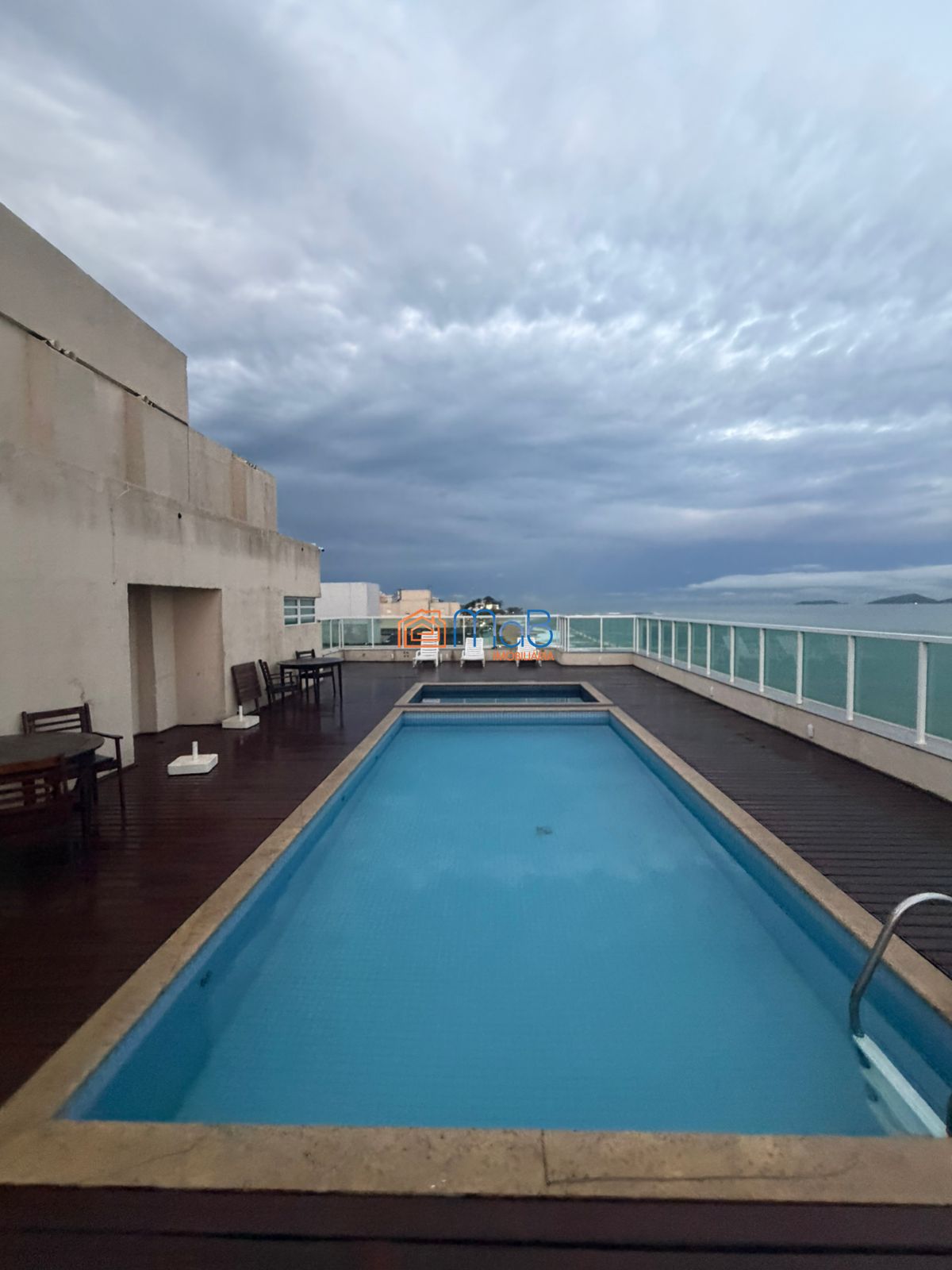 Apartamento Frente Mar 3 Quartos e 2 Suítes Praia dos Cavaleiros.