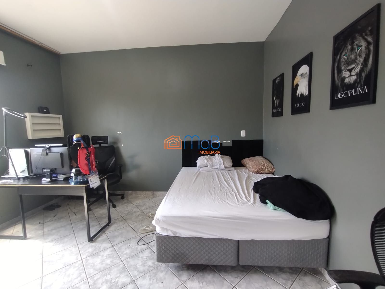 Incrível casa de 3 andares à venda!
