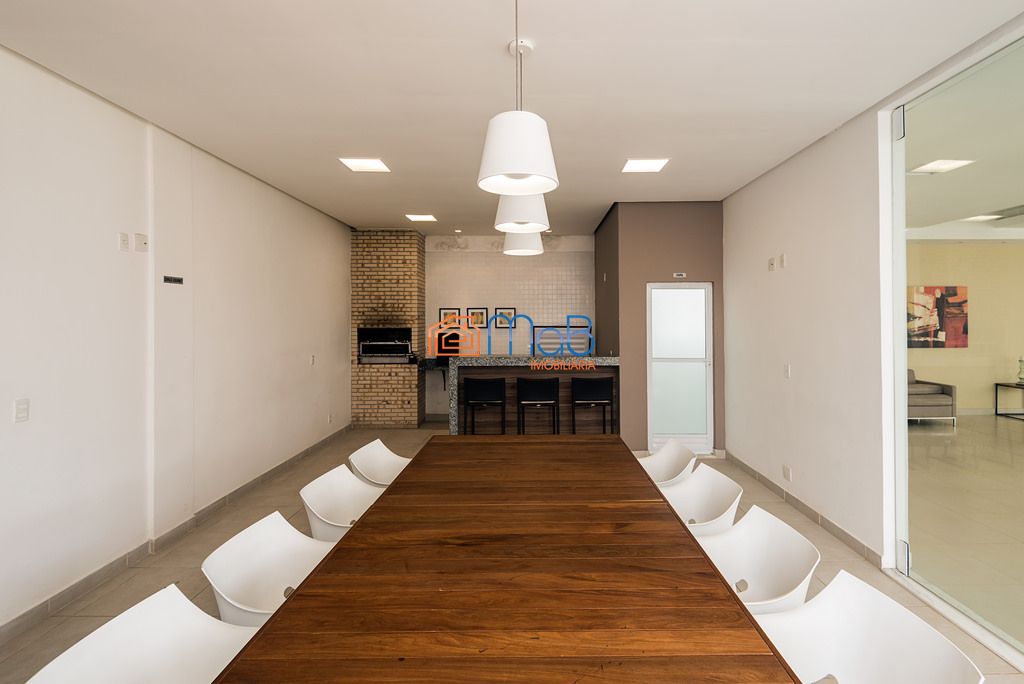 Apartamento com 3 quartos (1 suíte) com moveis planejados.