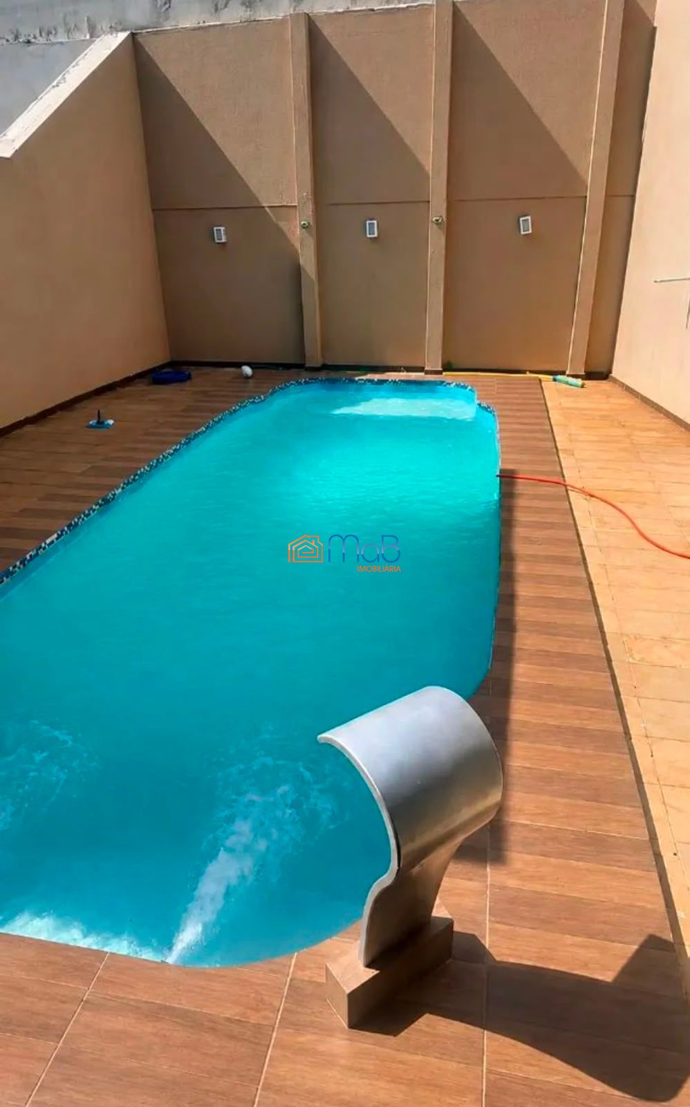 Casa à venda com 4 Quartos e Piscina no Vale dos Cristais Macaé/RJ