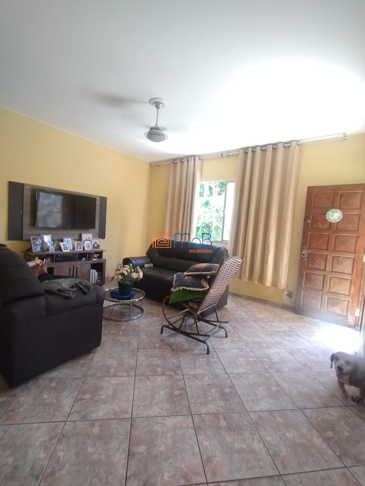 Incrível casa de 3 andares à venda!