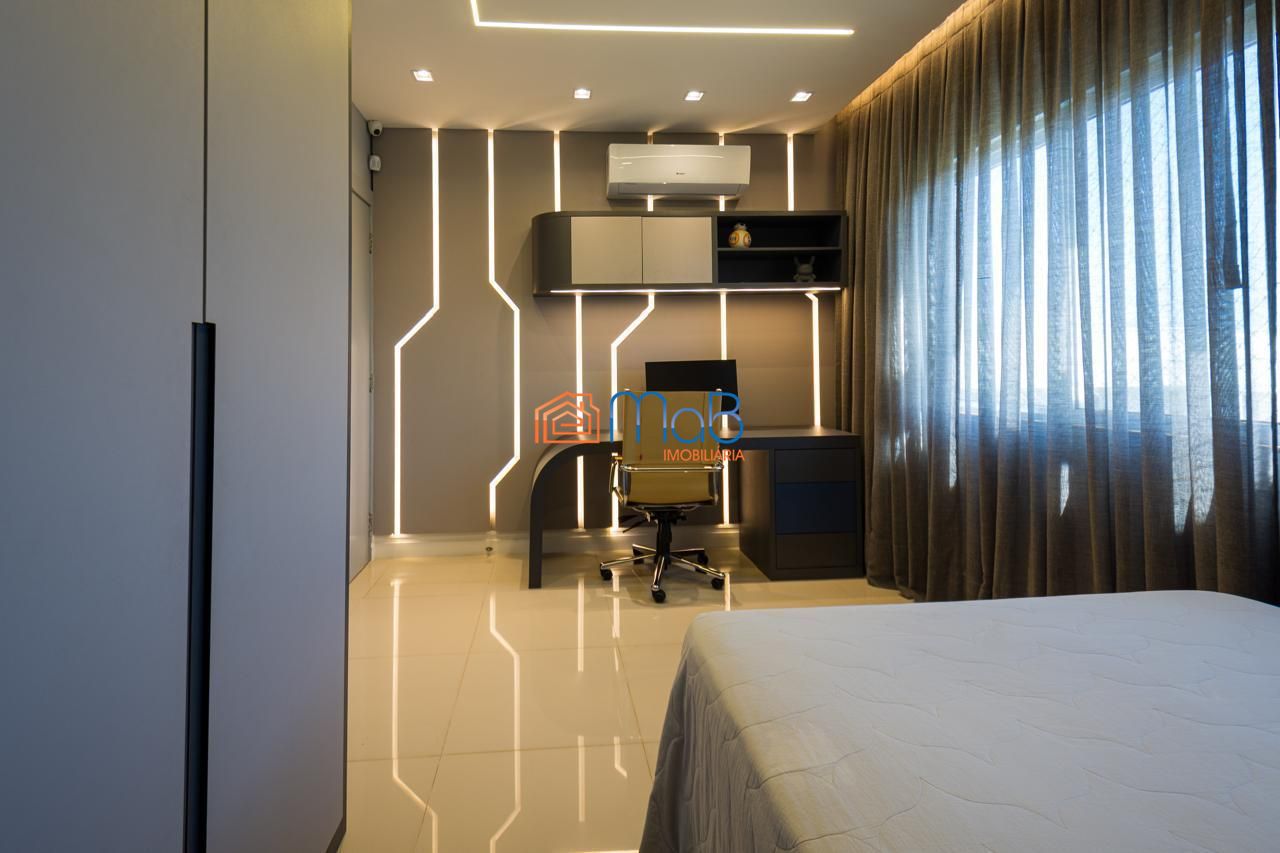 Casa com Arquitetura Imponente de Esquina à Venda Porteira Fechada - Alphaville