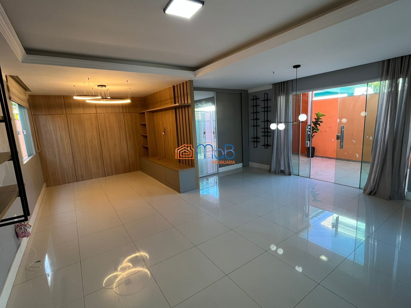 Casa de Alto Padrão com 3 Suítes, Energia Solar e Lazer Completo – Vale 3