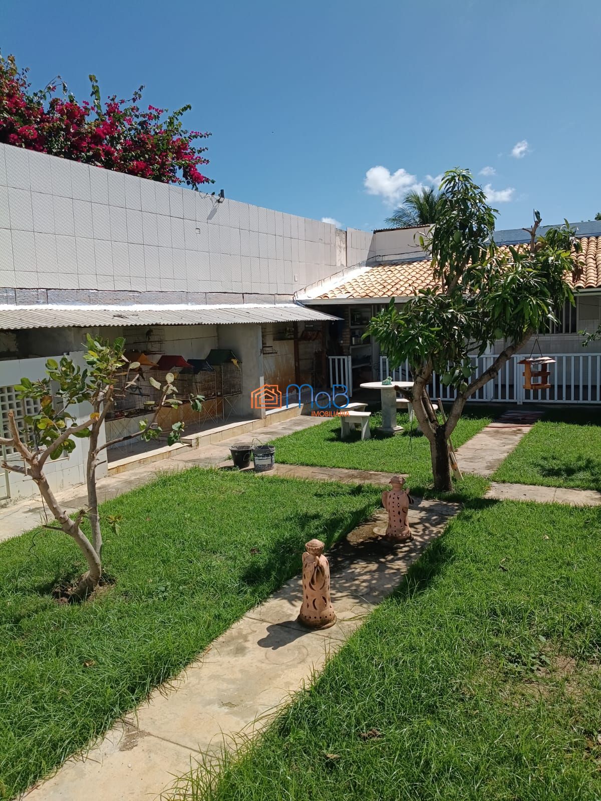 Casa ampla com piscina na zona de expansão – robalo apenas 1