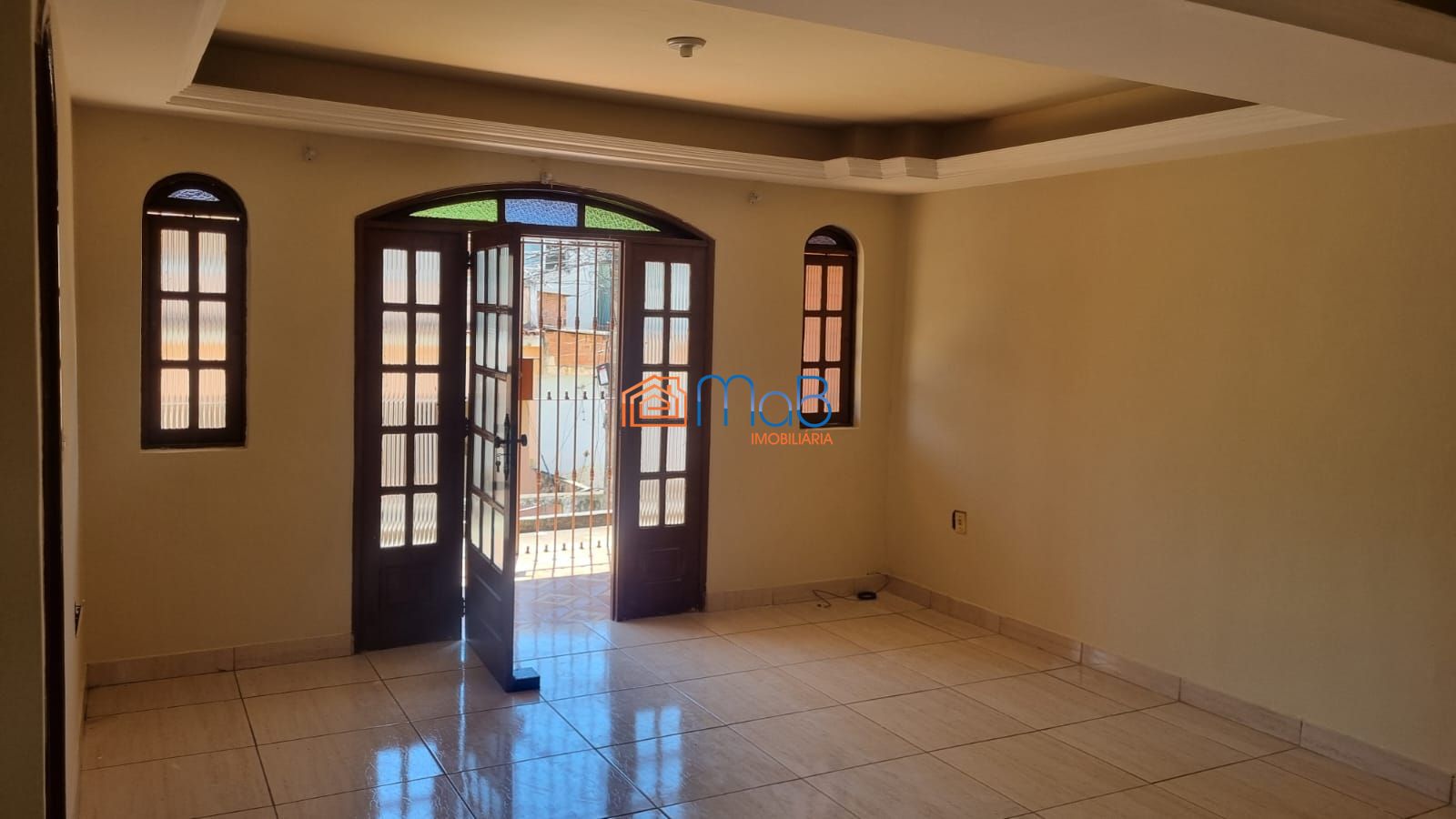 Casa com sobrado, terraço e kitnets no visconde