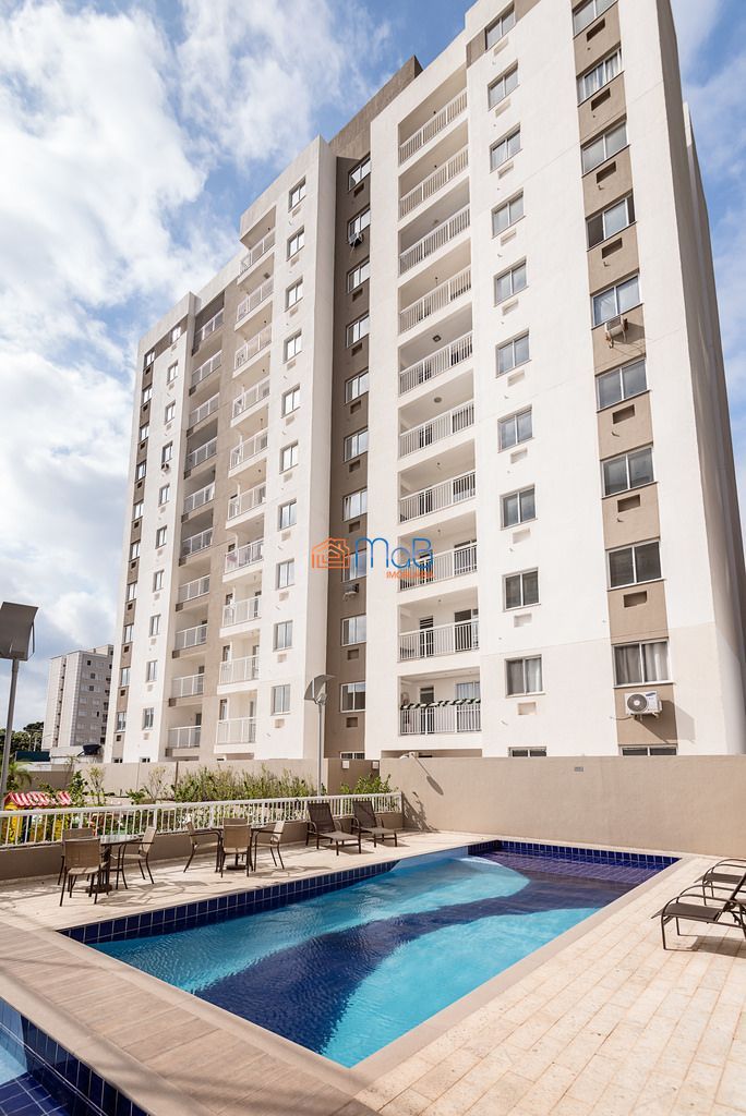 Apartamento com 3 quartos (1 suíte) com moveis planejados.