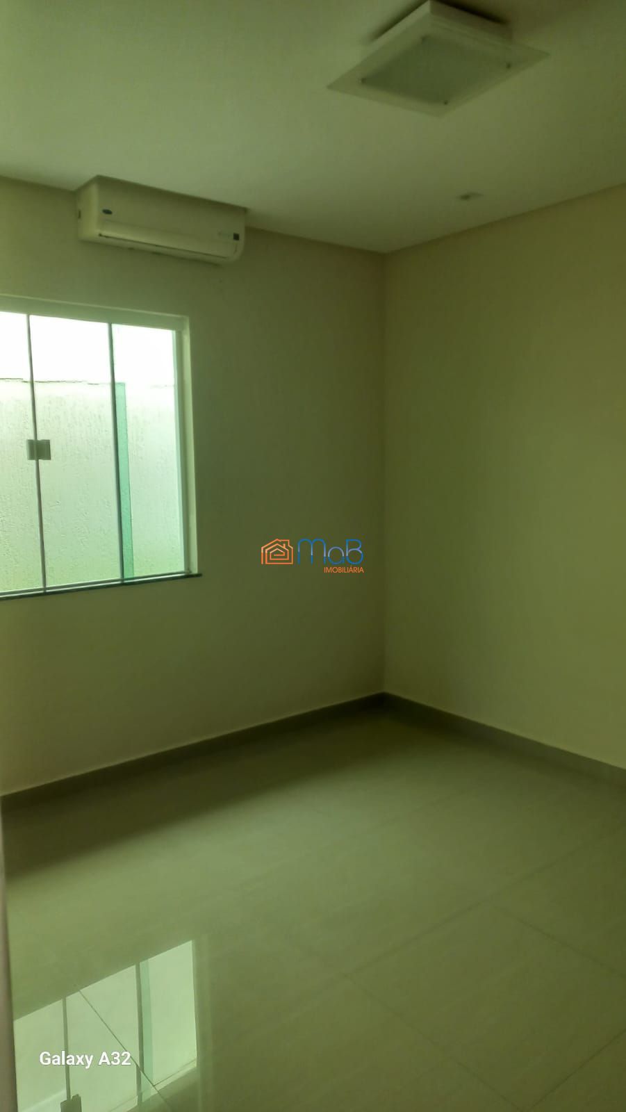 Casa com 03 quartos sendo 02 suítes em condomínio