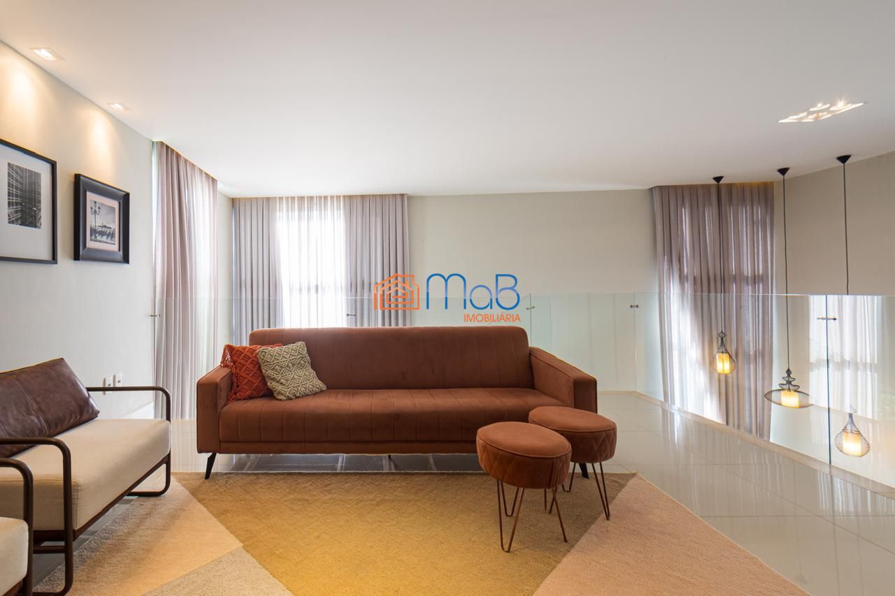 Casa com Arquitetura Imponente de Esquina à Venda Porteira Fechada - Alphaville