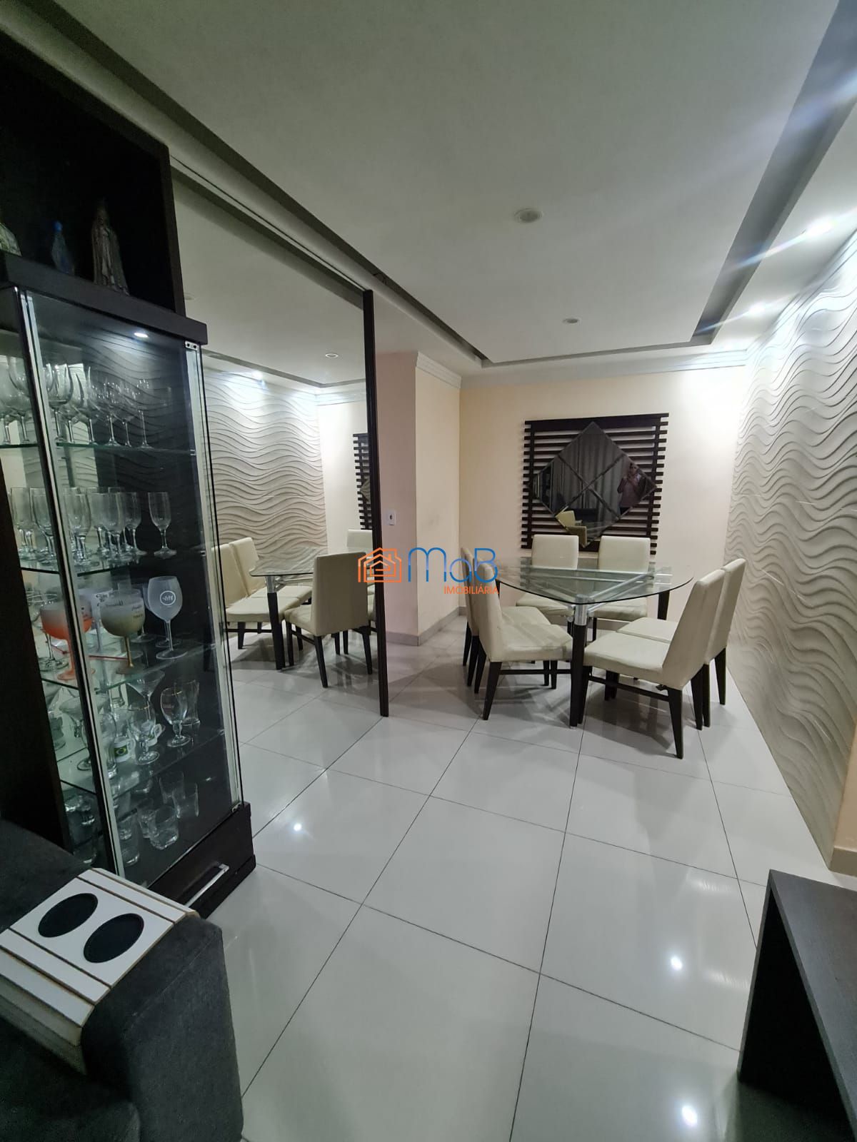 Apartamento 03 quartos com suíte e garagem.