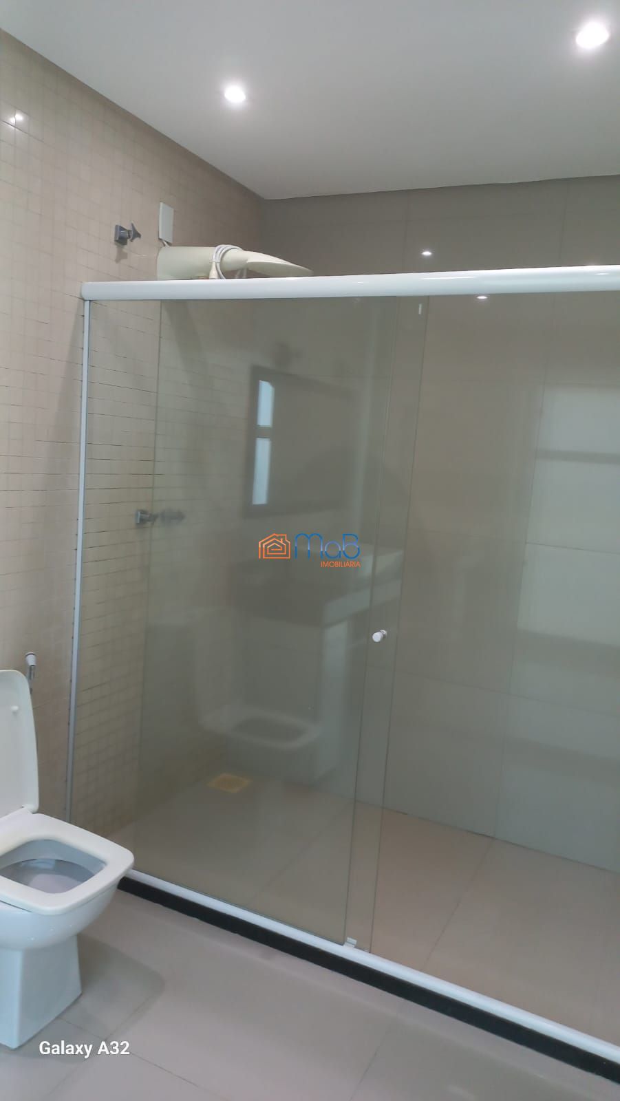 Casa com 03 quartos sendo 02 suítes em condomínio