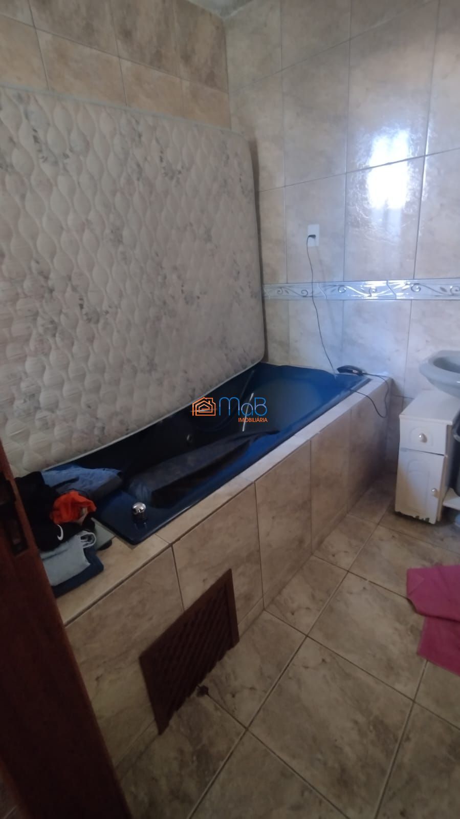 Casa 3 apartamentos com renda de R$3.500/mês. Imóvel versáti