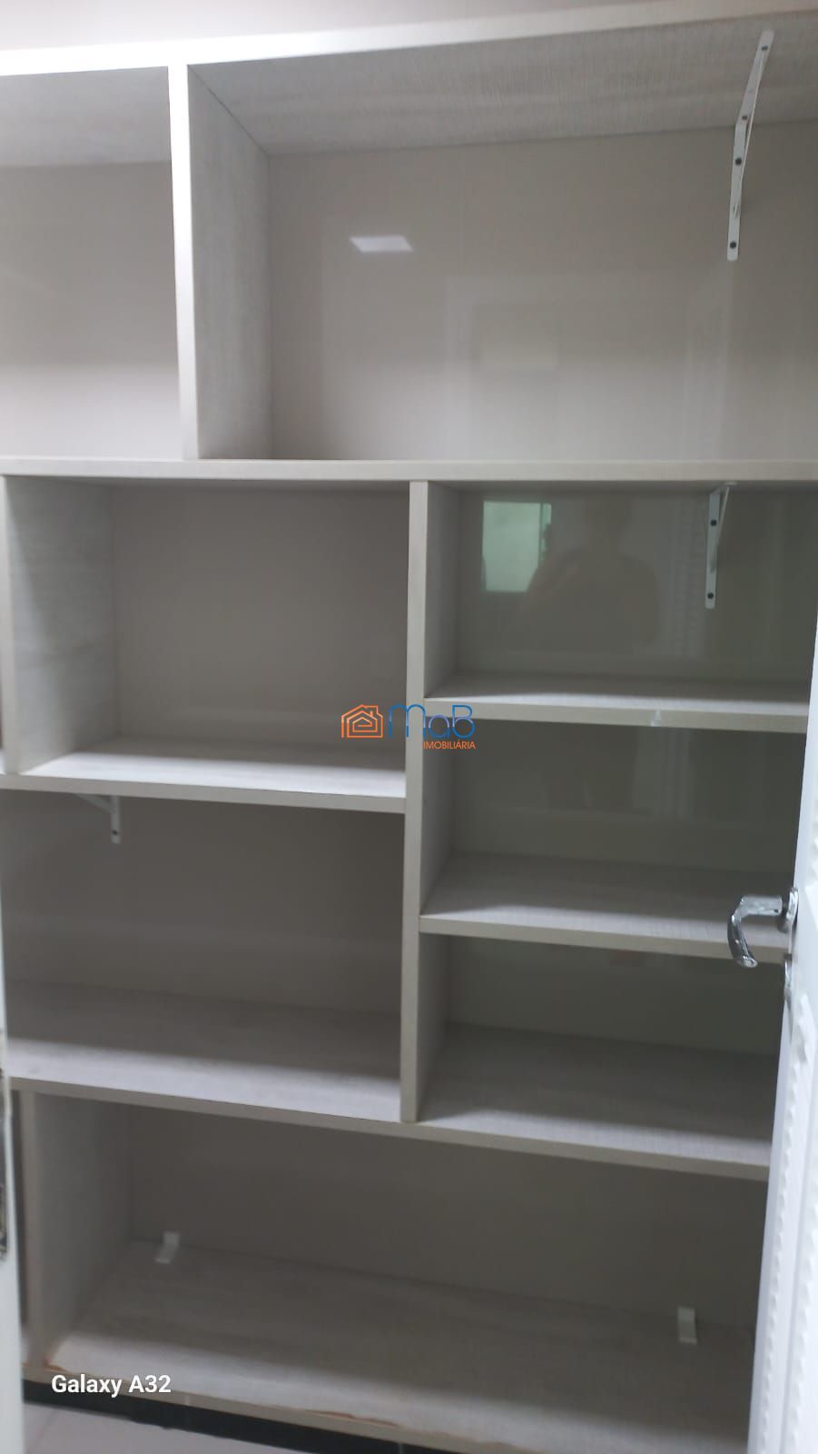 Casa com 03 quartos sendo 02 suítes em condomínio