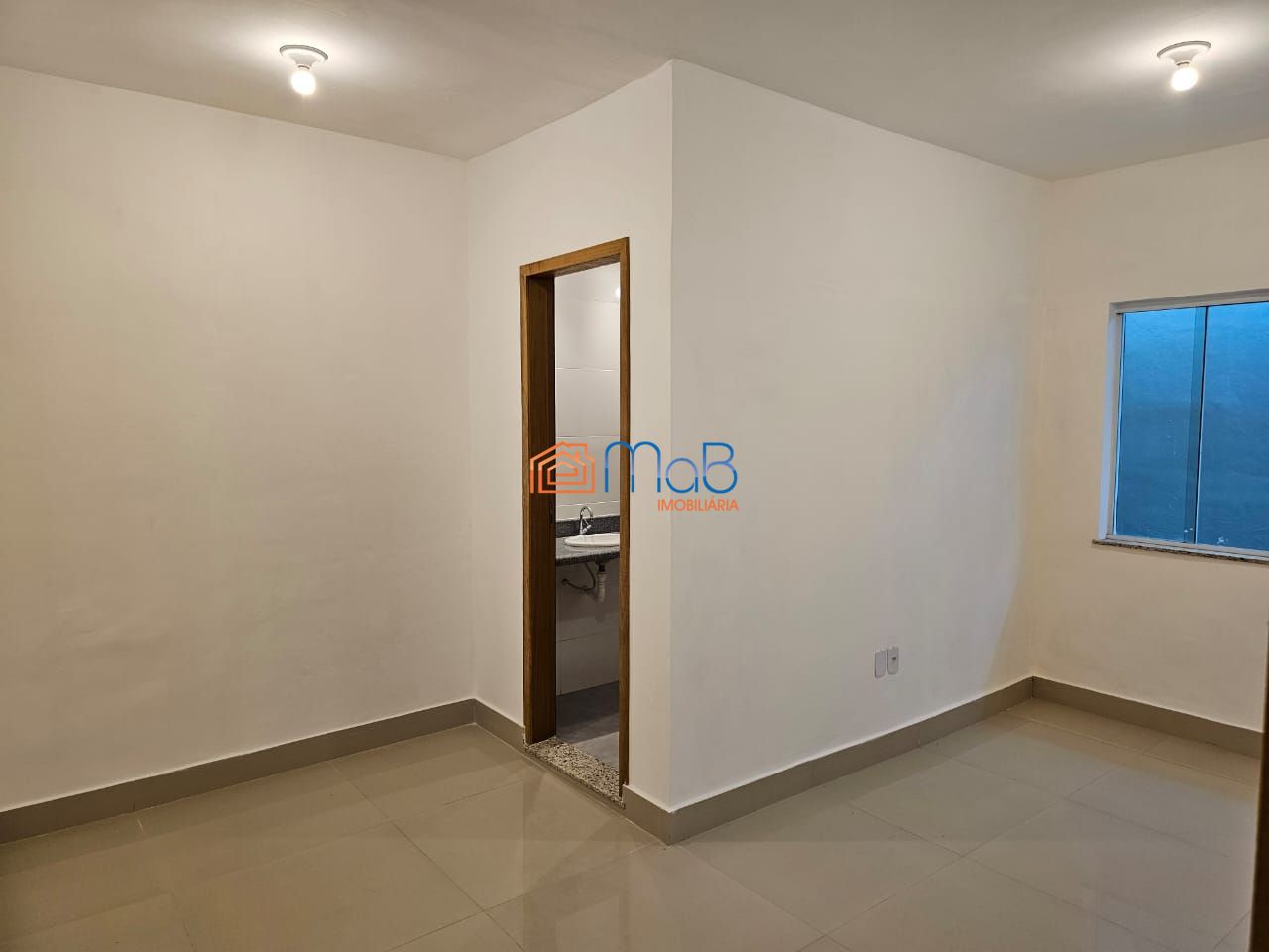 Casa à venda com 3 quartos, 150m² - Foto 2