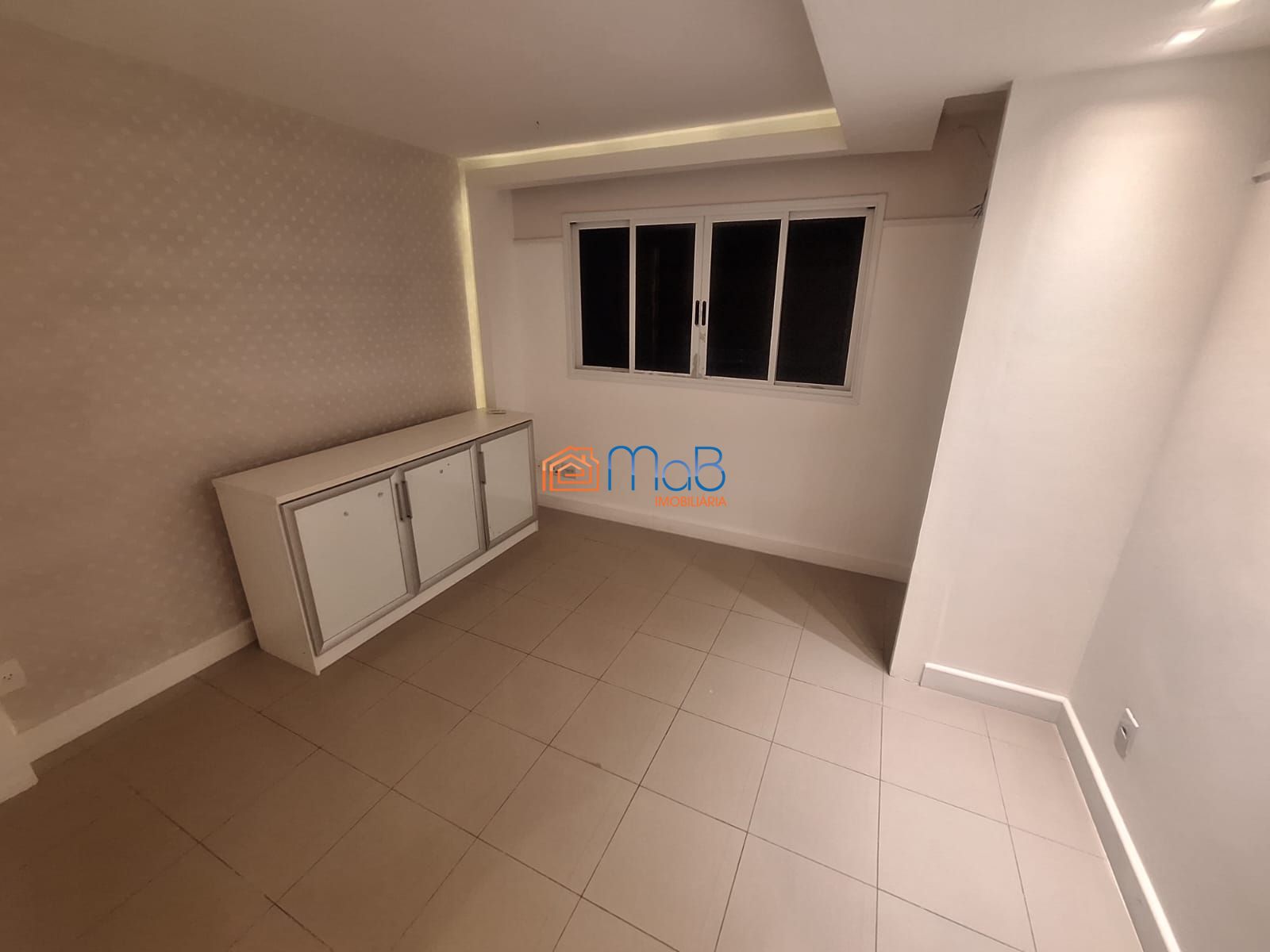 Apartamento de frente para o mar no condomínio costa esmeral