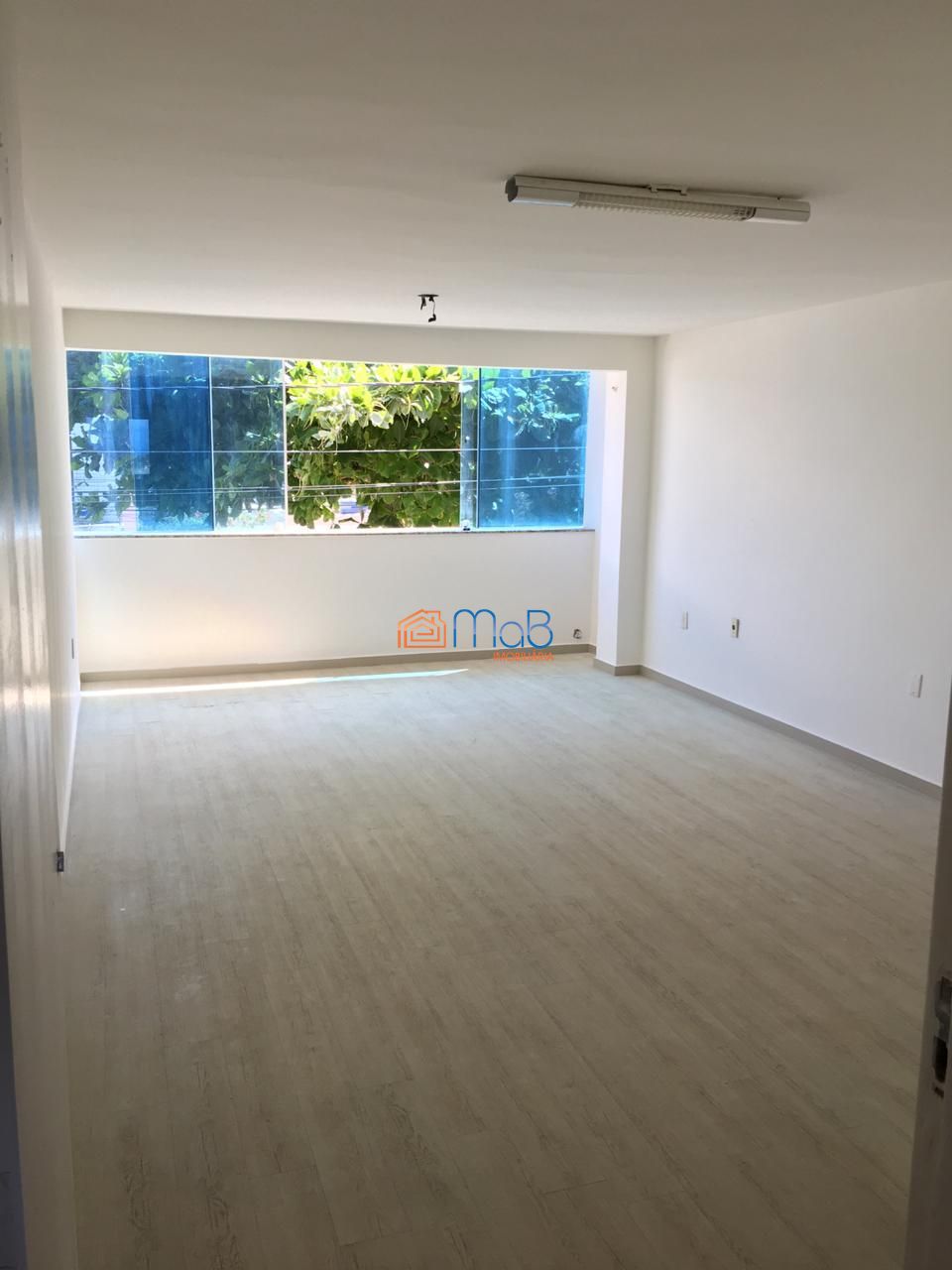 Salas comerciais na praia - 3 vista mar e 3 vista pista