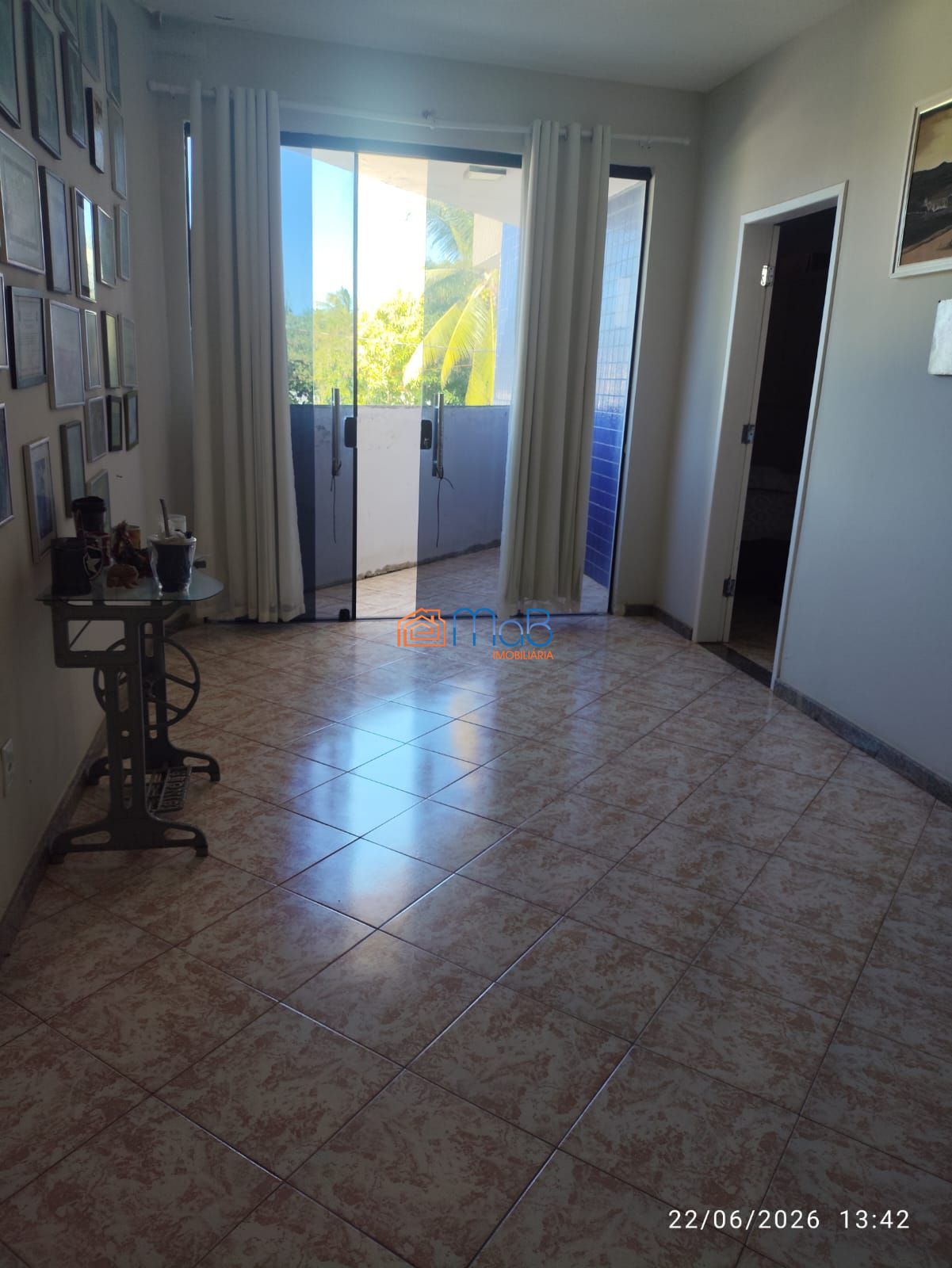 Casa ampla com 4 suítes, quintal e garagem para 4 carros – terreno de 350m²