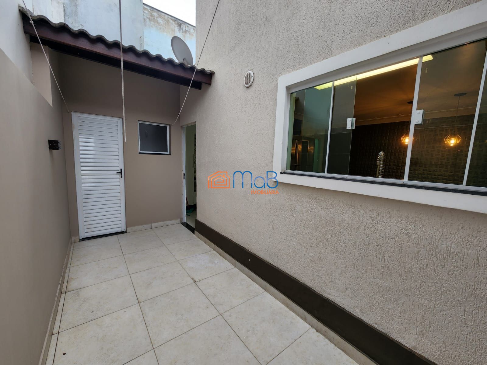 Linda Casa com 03 quartos a venda no Jardim Santo Antônio