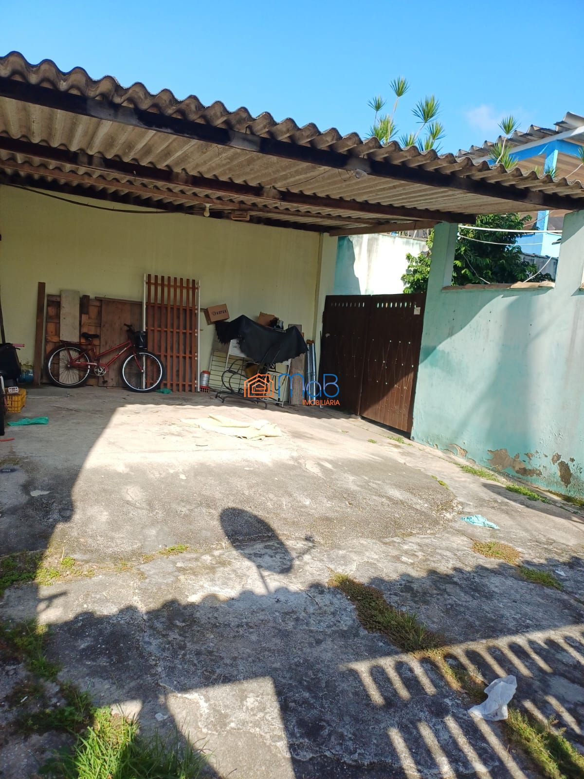 Casa + 3 Apartamentos com Renda de R$3.500/mês. Imóvel versátil para morar e inv