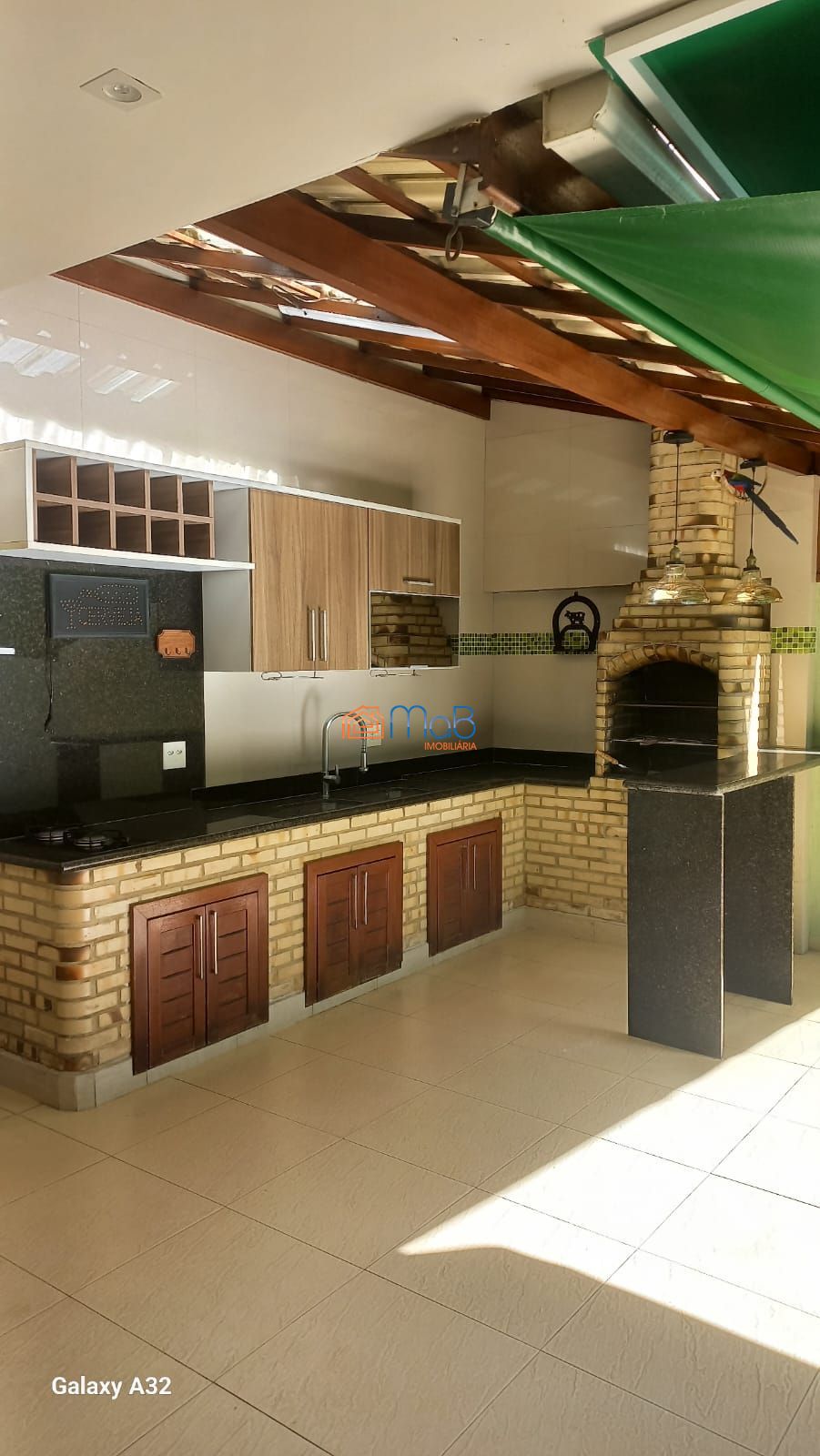 Casa com 03 quartos sendo 02 suítes em condomínio