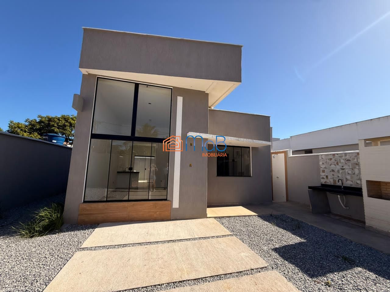 Casa moderna com 3 quartos, suíte e área gourmet com piscina - foto 1