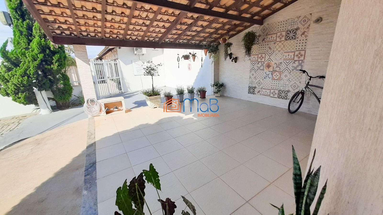 Casa à venda com 5 quartos, 200m² - Foto 10