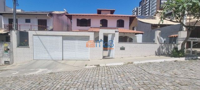 Casa à venda com 4 quartos, 250m² - Foto 1