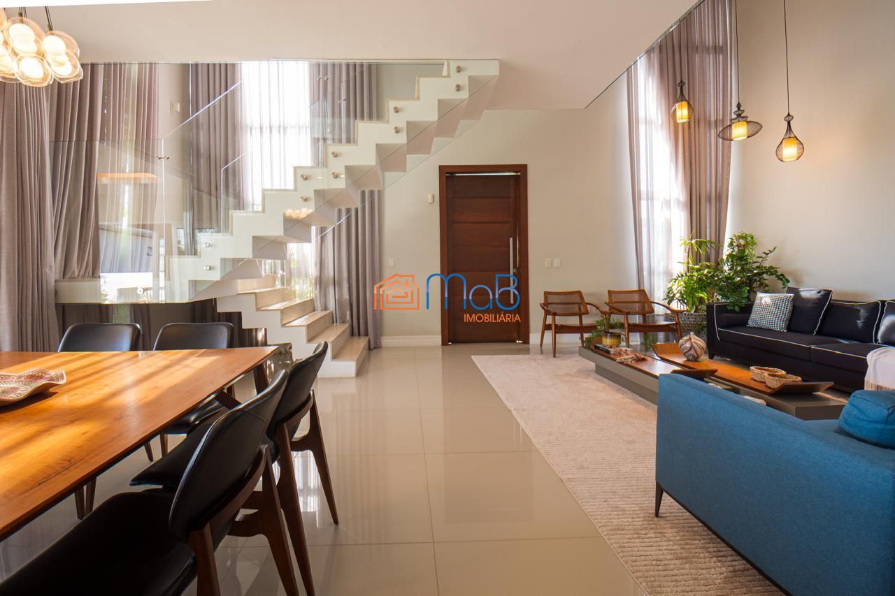 Casa com arquitetura imponente de esquina à venda porteira f