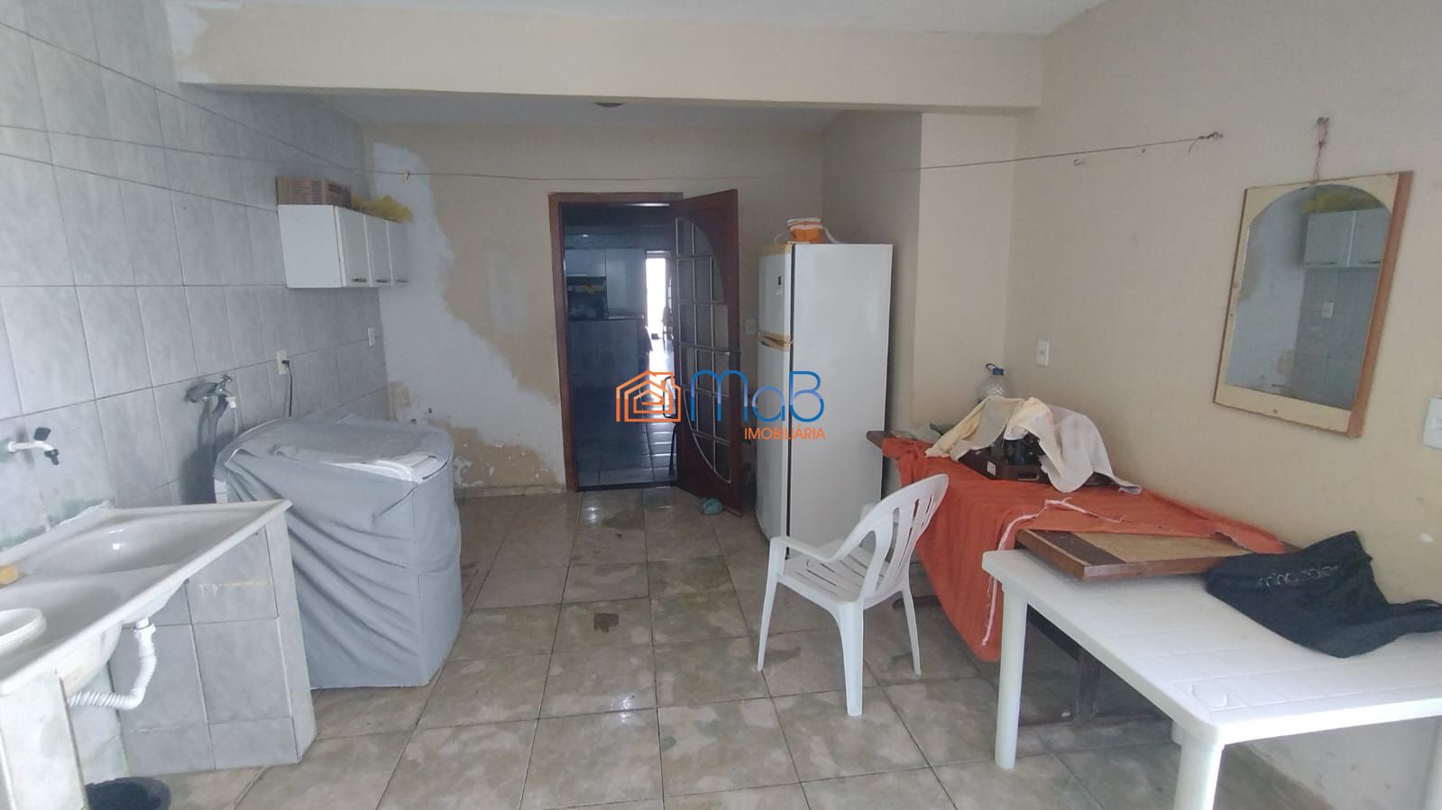 Casa 3 apartamentos com renda de R$3.500/mês. Imóvel versáti