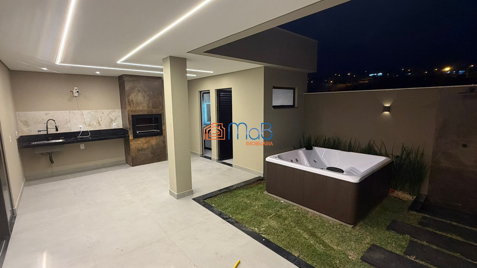 Casa de alto padrão em macaé, no condomínio residencial do b