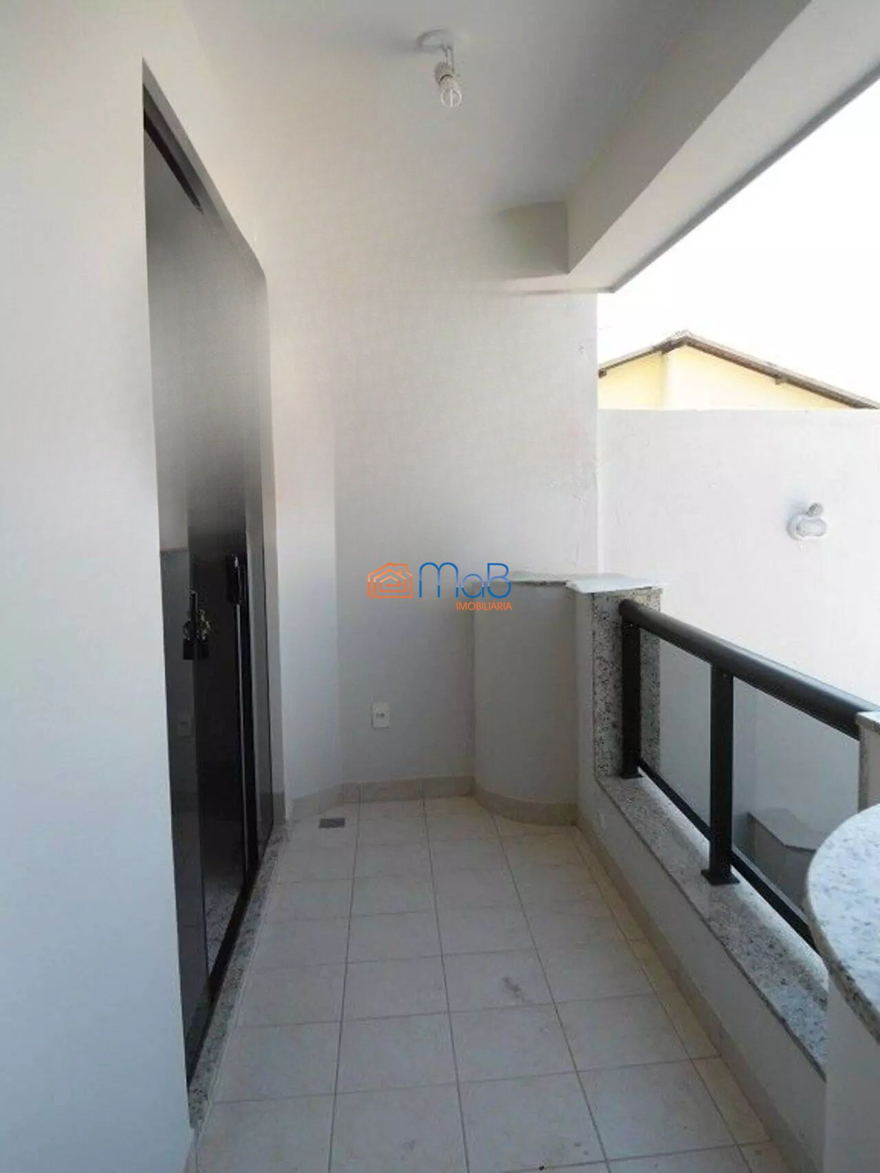 Apartamento à venda com 2 quartos, 70m² - Foto 2