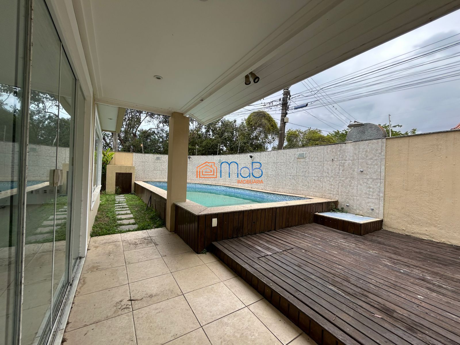 Casa espaçosa de 3 quartos com terraço, vista pra lagoa e ár