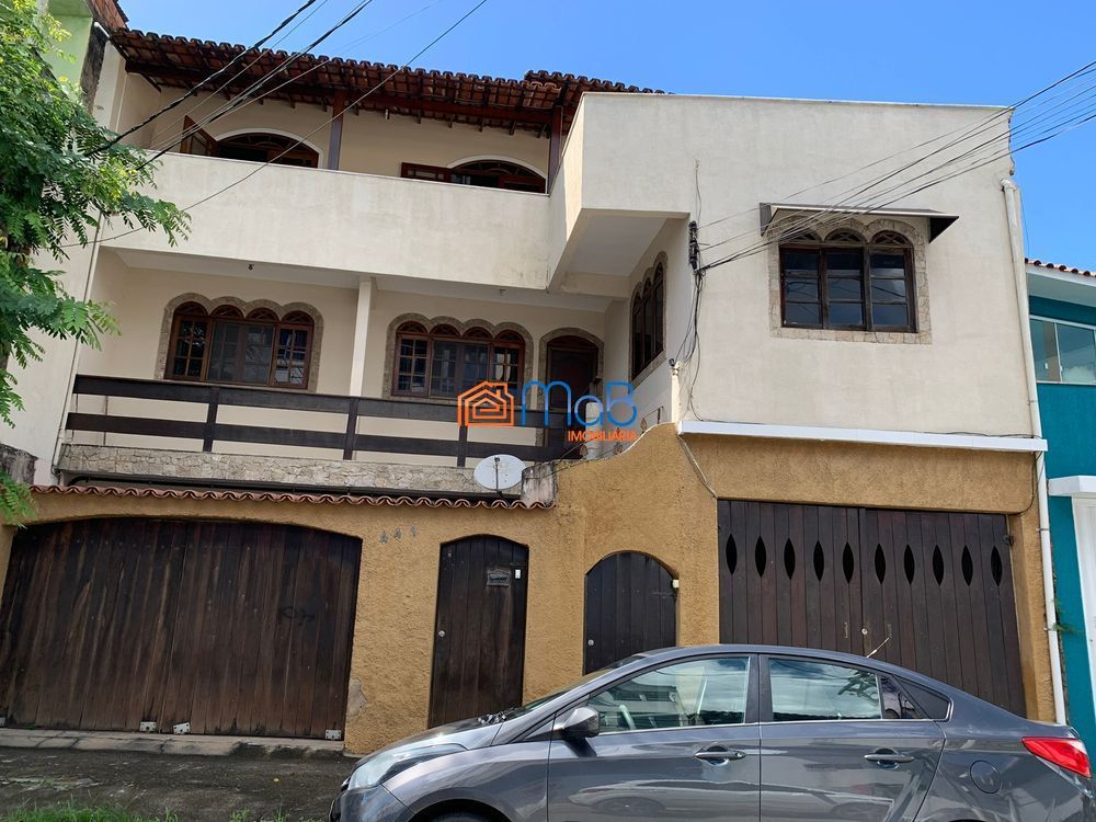 Apartamento com 03 quartos e garagem no Centro de Macaé.