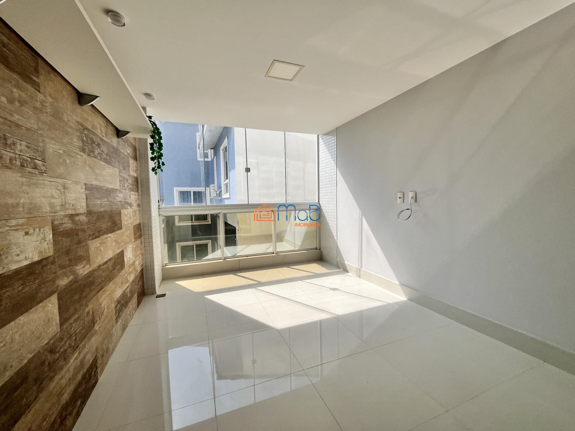 Apartamento à venda com 3 quartos, 138m² - Foto 3