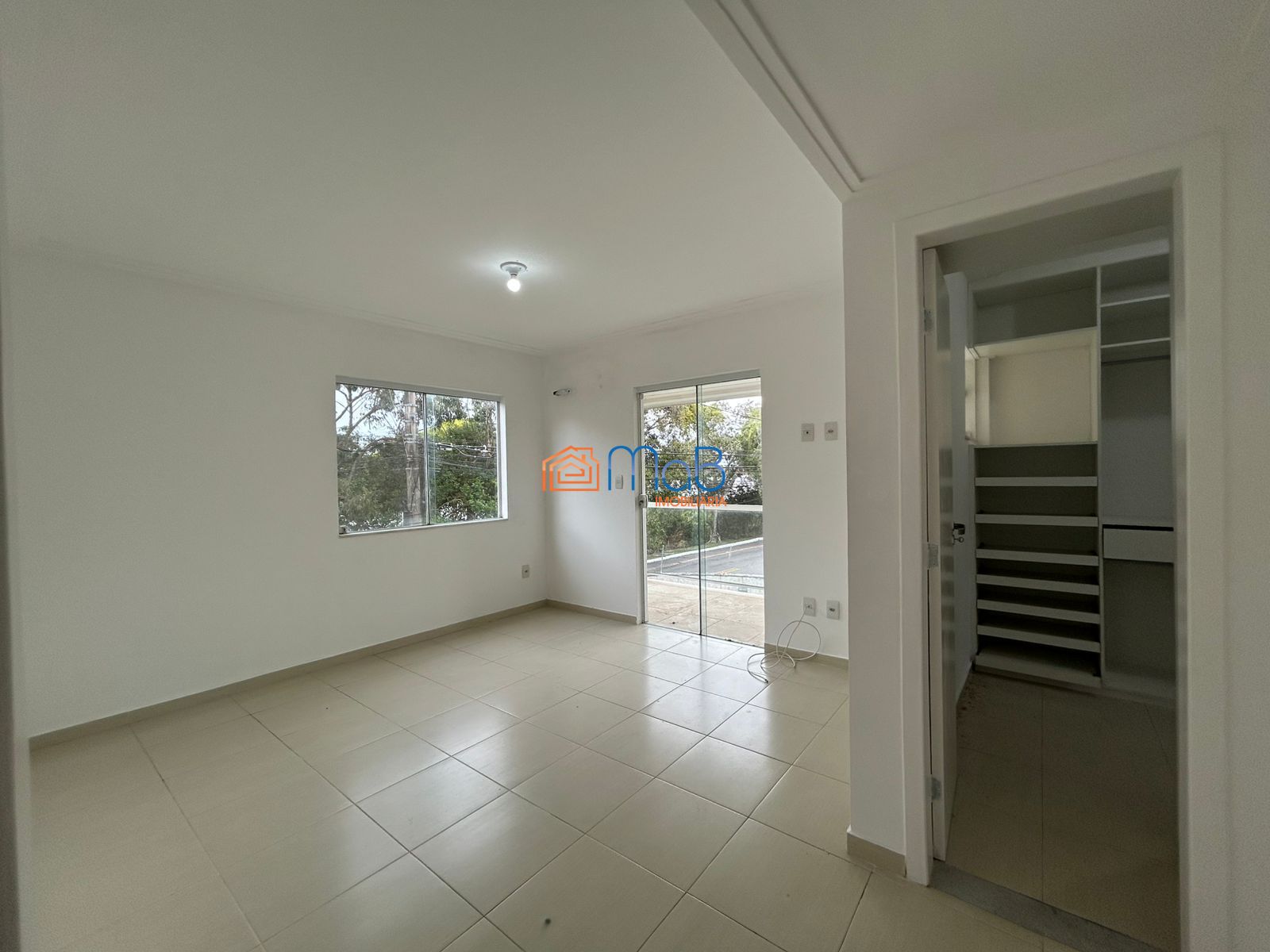 Casa espaçosa de 3 quartos com terraço, vista pra Lagoa e Área de Lazer Completa