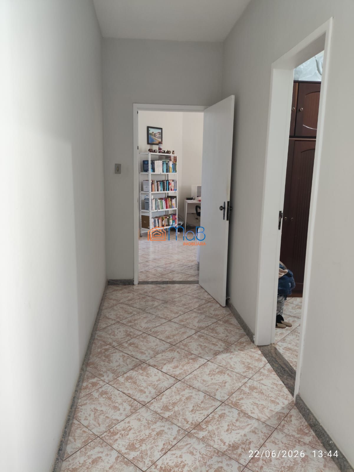 Casa ampla com 4 suítes, quintal e garagem para 4 carros – terreno de 350m²