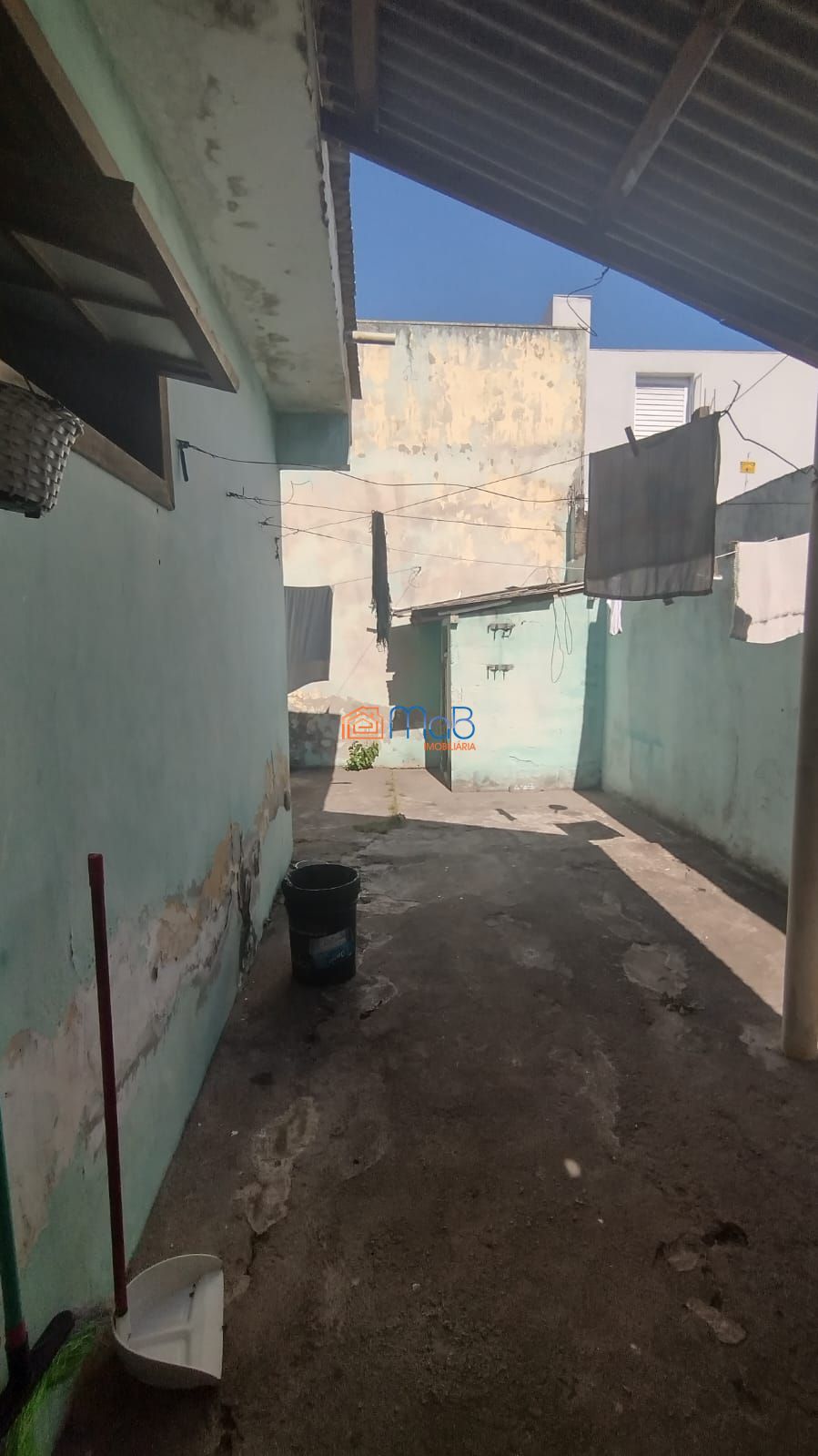 Casa 3 apartamentos com renda de R$3.500/mês. Imóvel versáti