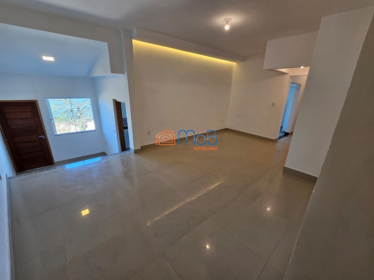 Casa à venda com 3 quartos, 150m² - Foto 1