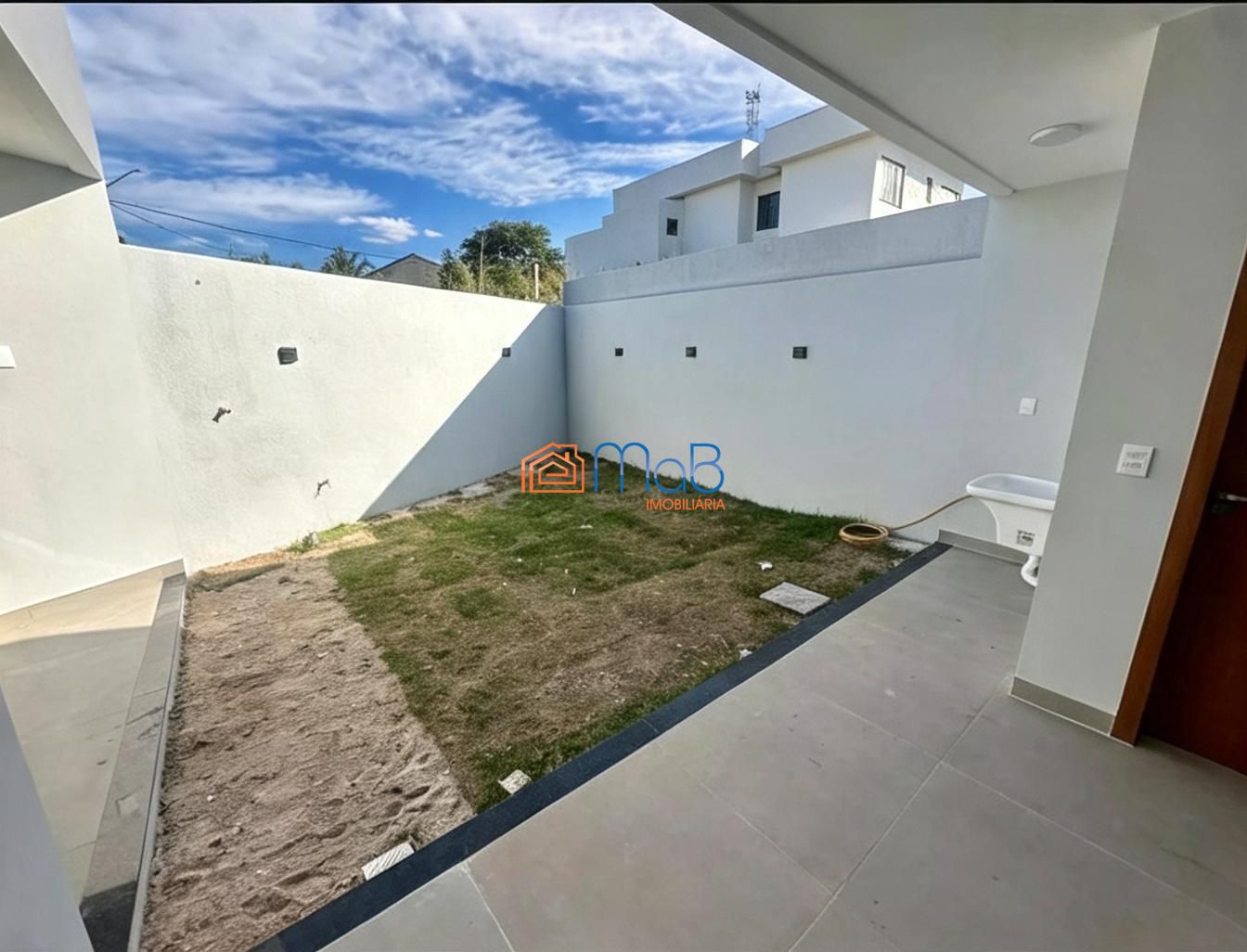 Casa Linear à Venda no Vale das Palmeiras – Macaé/RJ