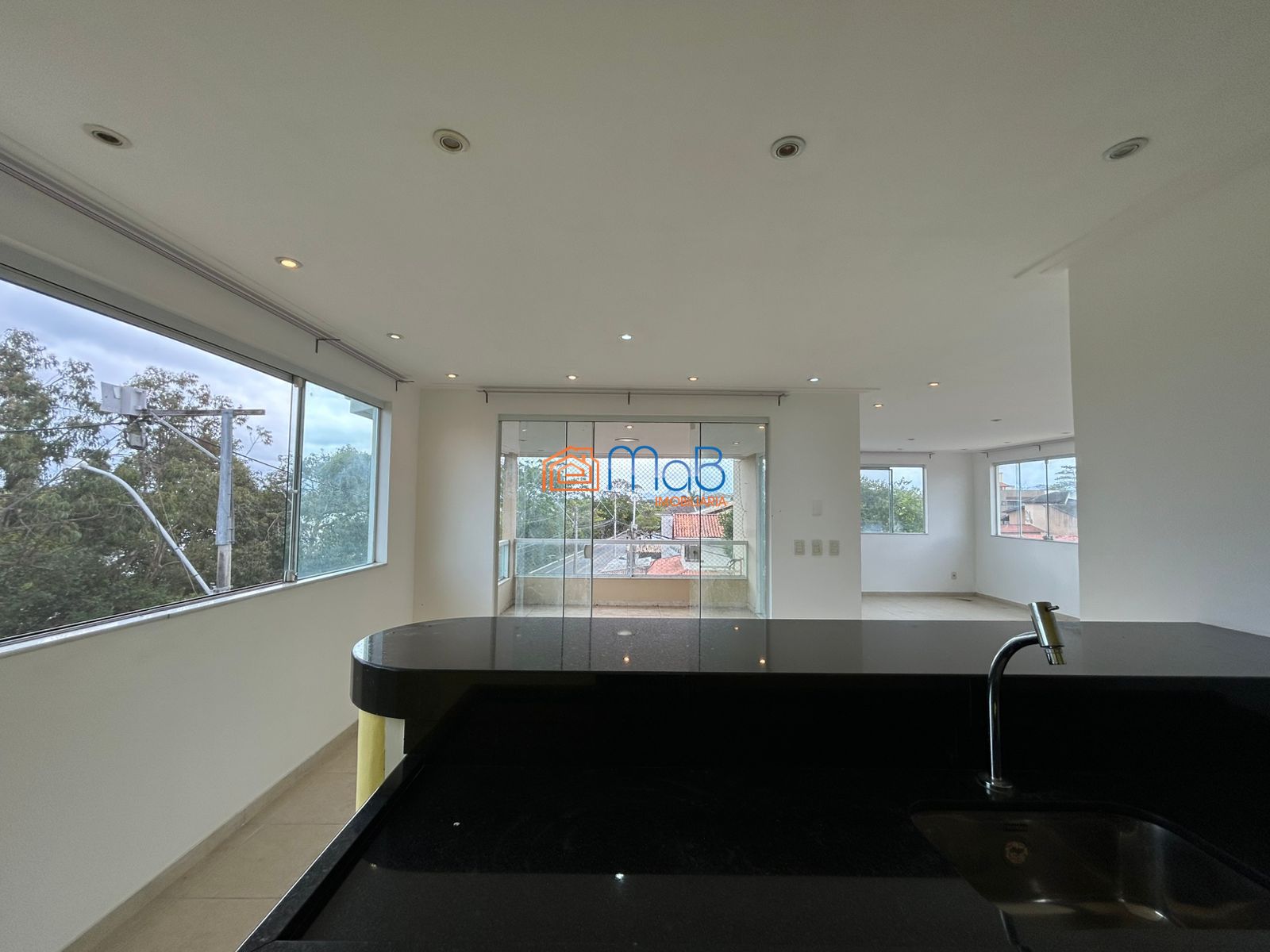 Casa espaçosa de 3 quartos com terraço, vista pra lagoa e ár
