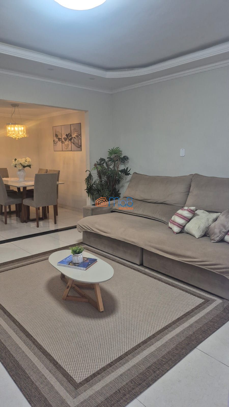 Casa, 5 quartos, 220 m² - Foto 1