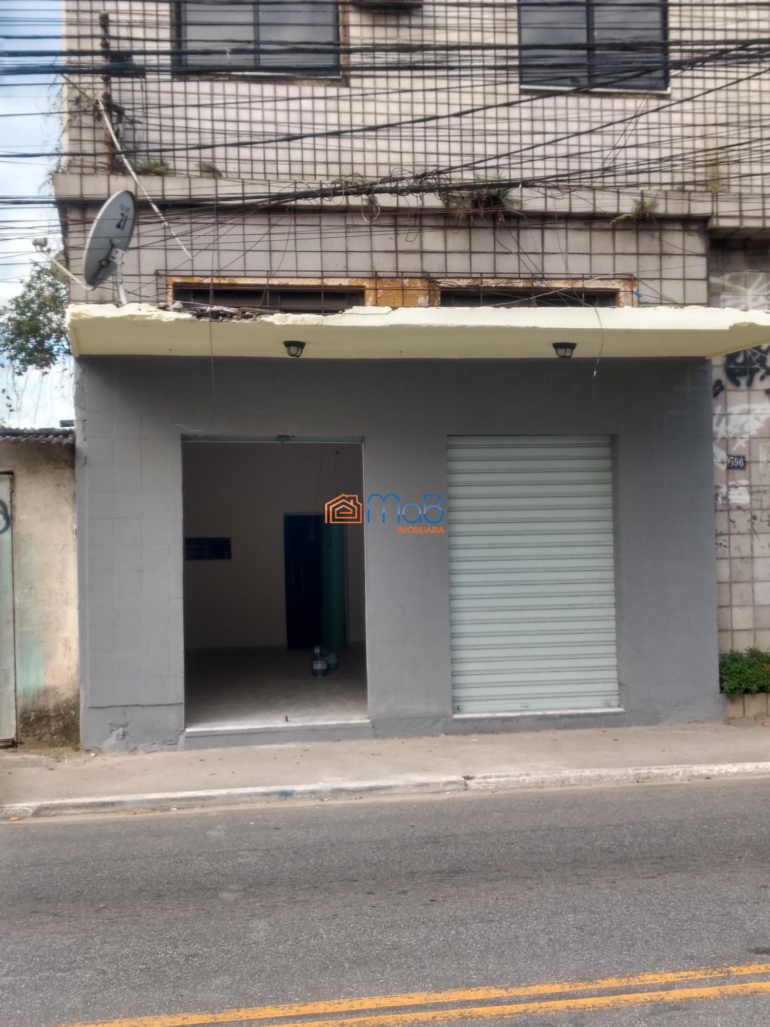 Ponto comercial próximo ao centro da cidade com cozinha e ba