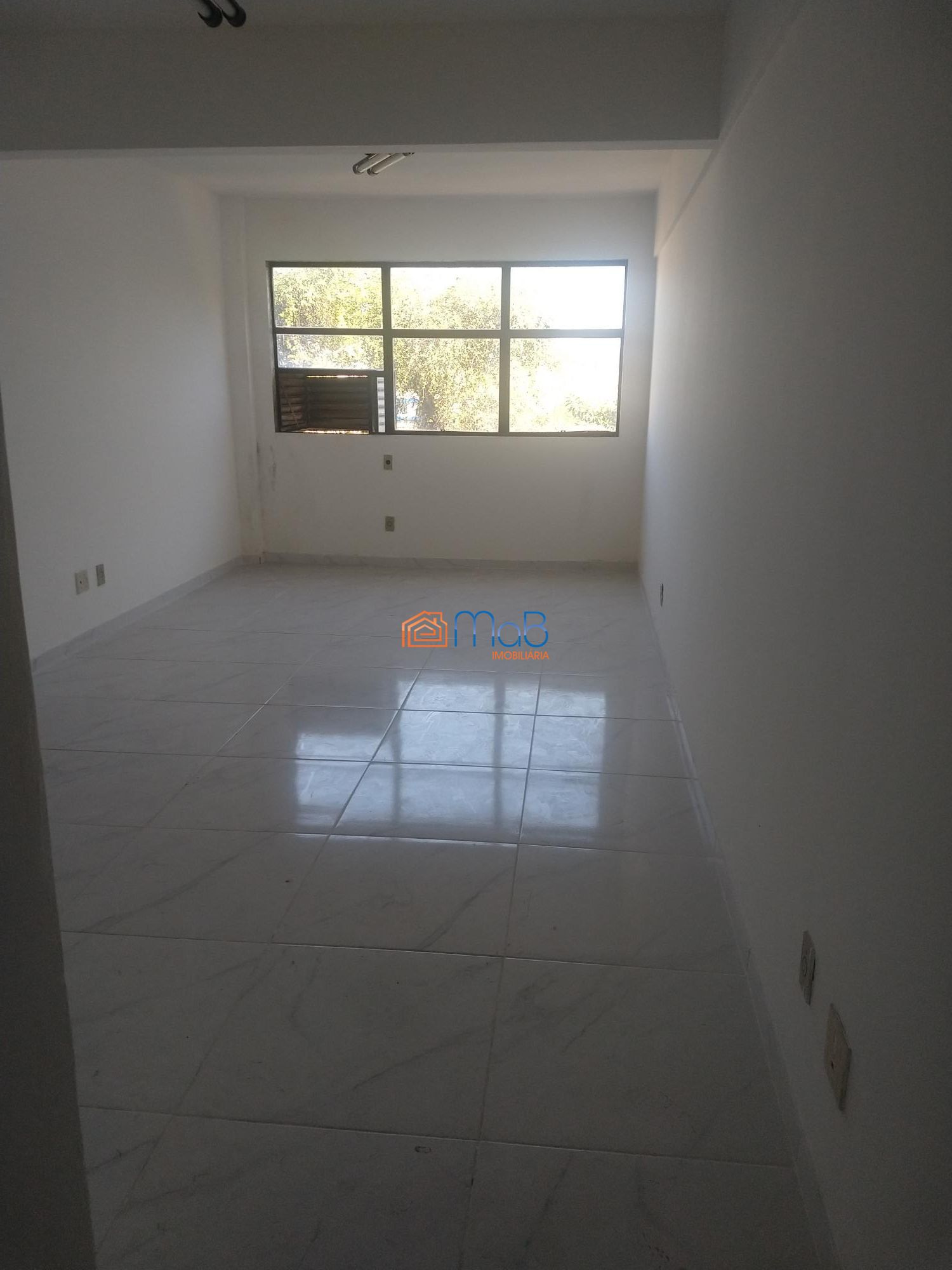 Conjunto Comercial-Sala para alugar com 1 quarto, 27m² - Foto 2