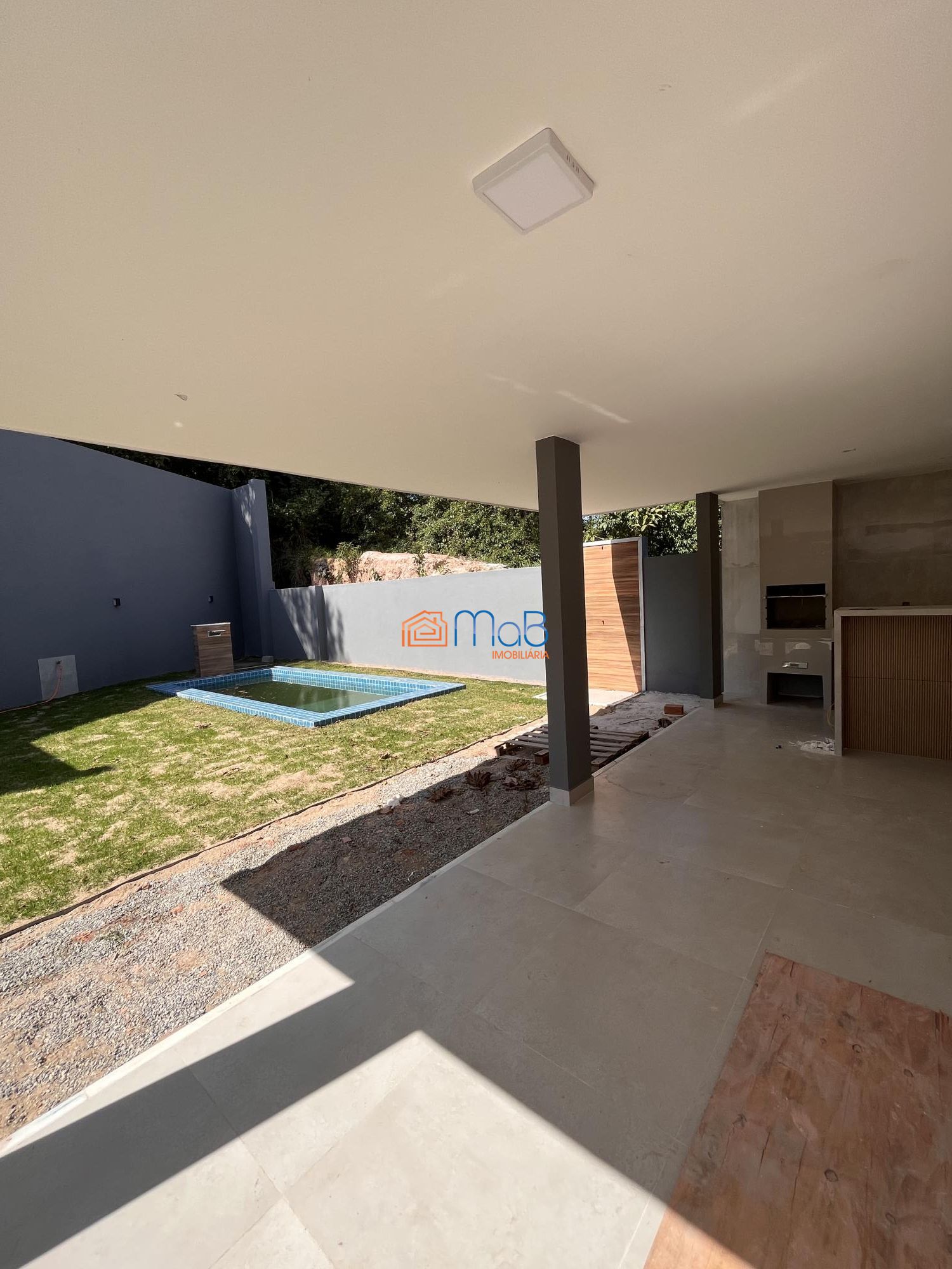 Casa de Condomínio à venda com 4 quartos, 240m² - Foto 2