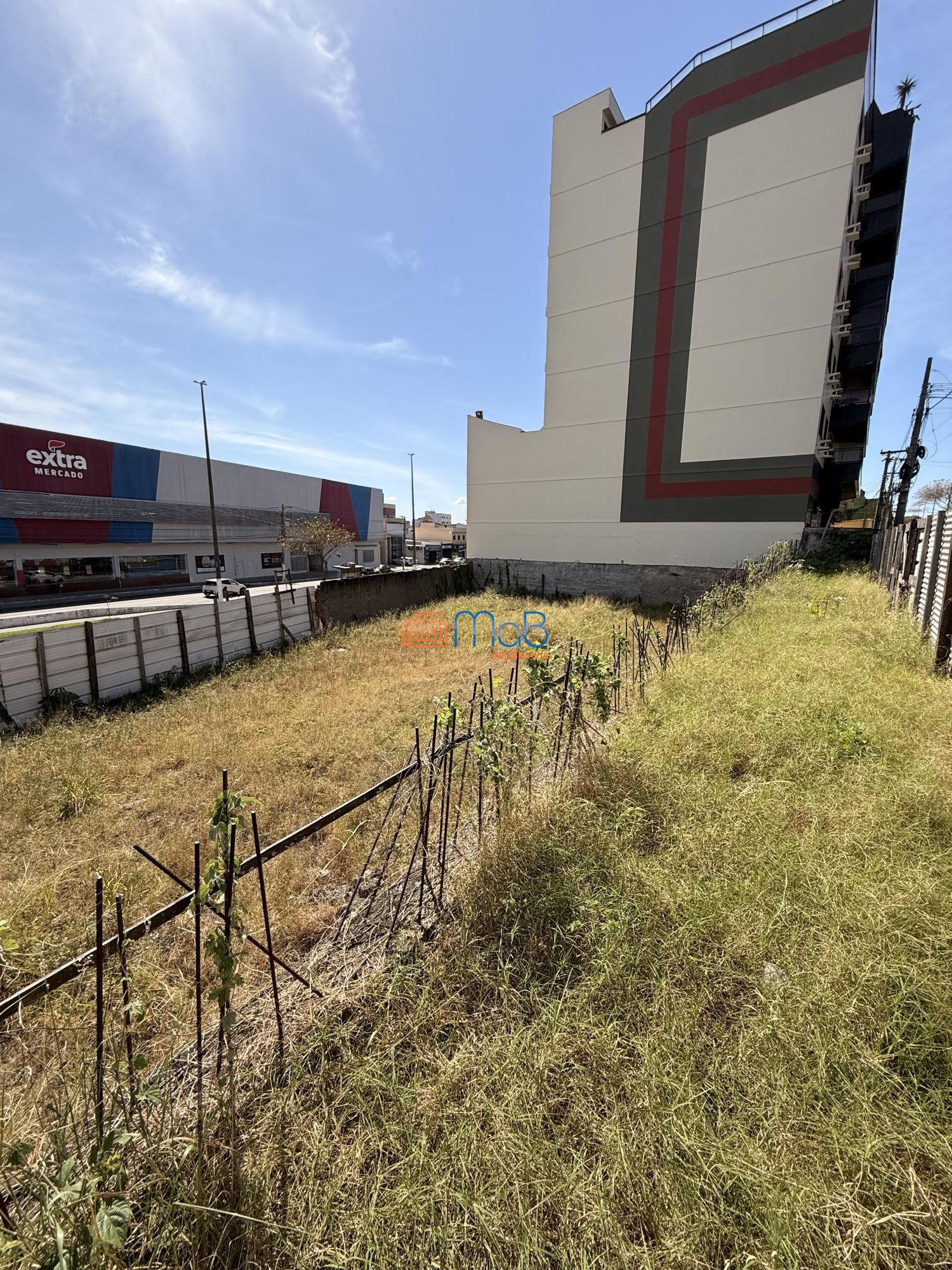 Terreno comercial de 600 m² em localização premium na princi