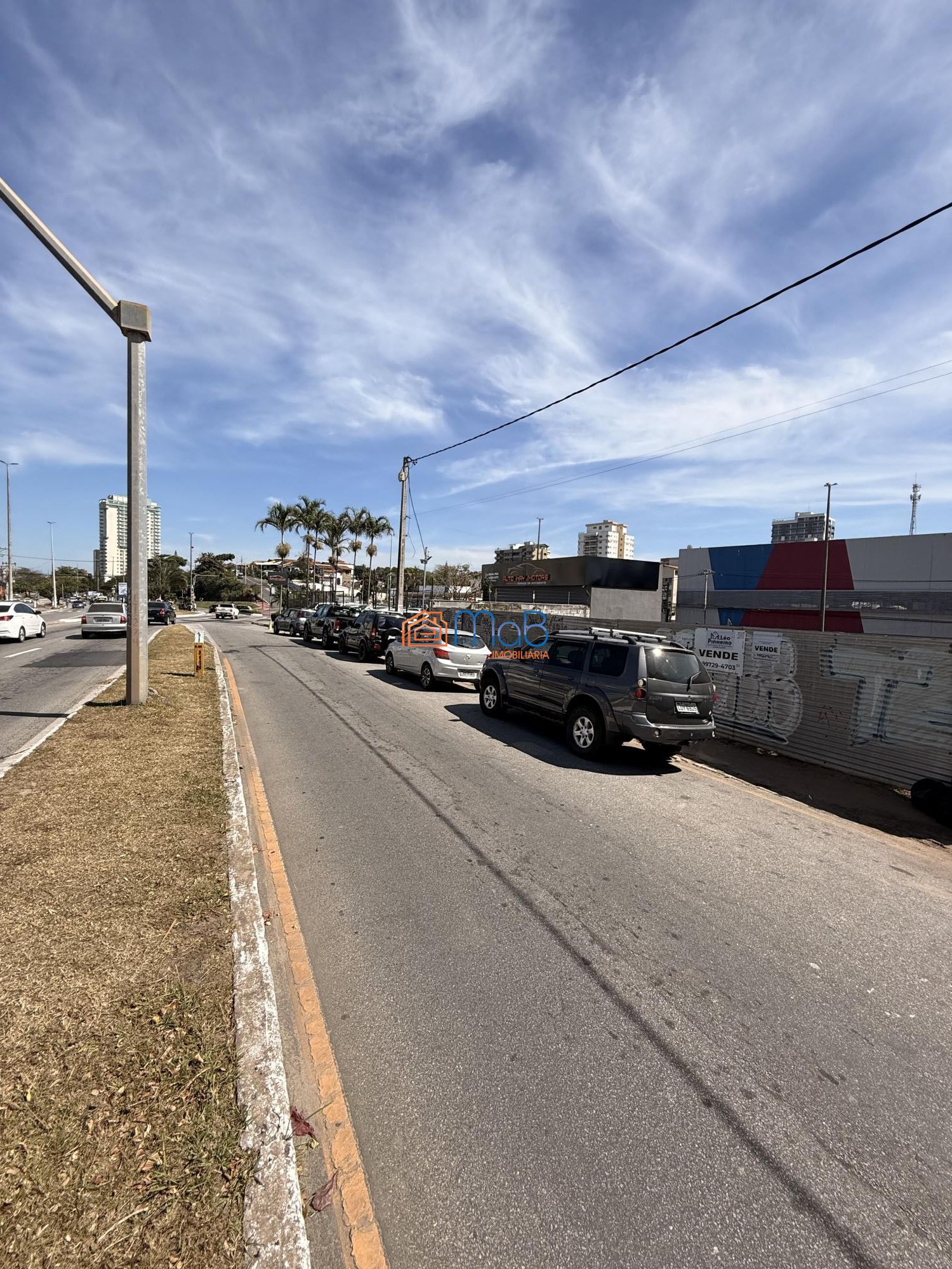 Terreno comercial de 600 m² em localização premium na princi