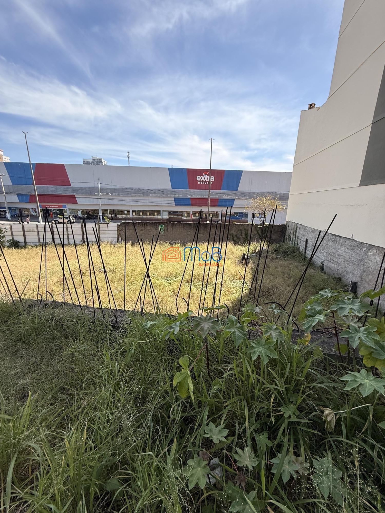 Terreno comercial de 600 m² em localização premium na princi