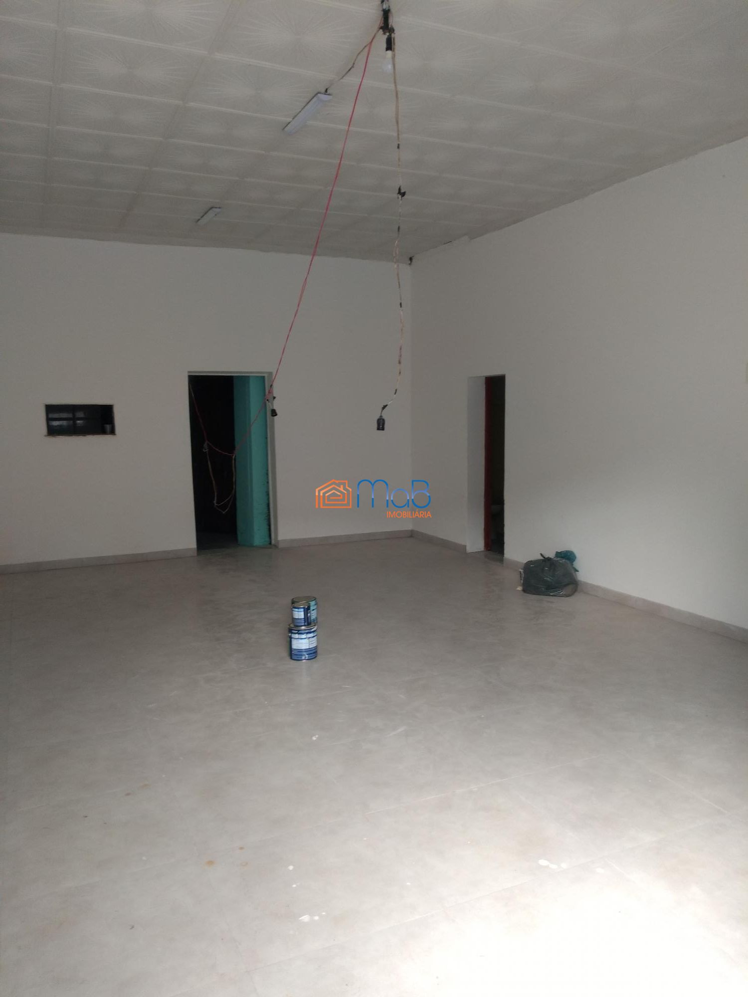 Ponto comercial próximo ao centro da cidade com cozinha e ba