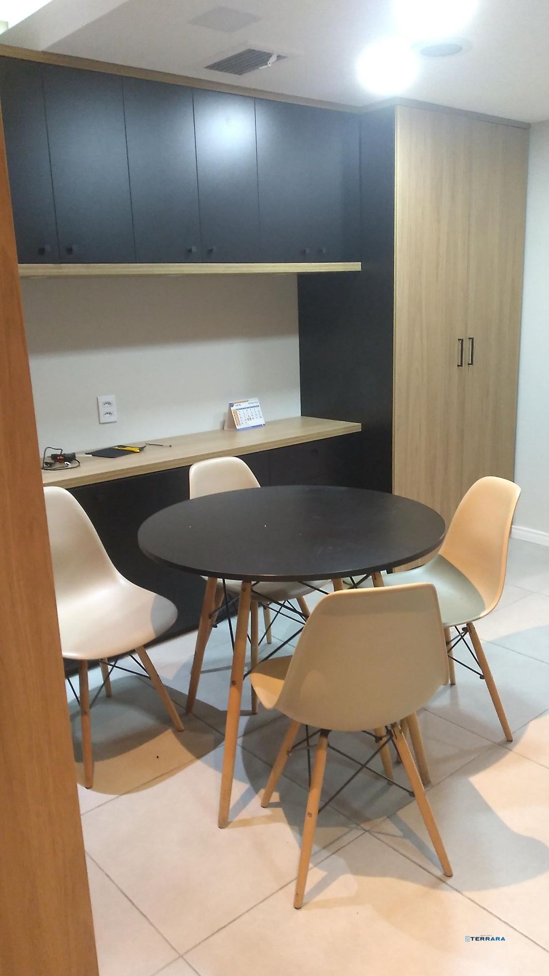 Sala Comercial semi-mobiiada Avenida Getúlio Vargas