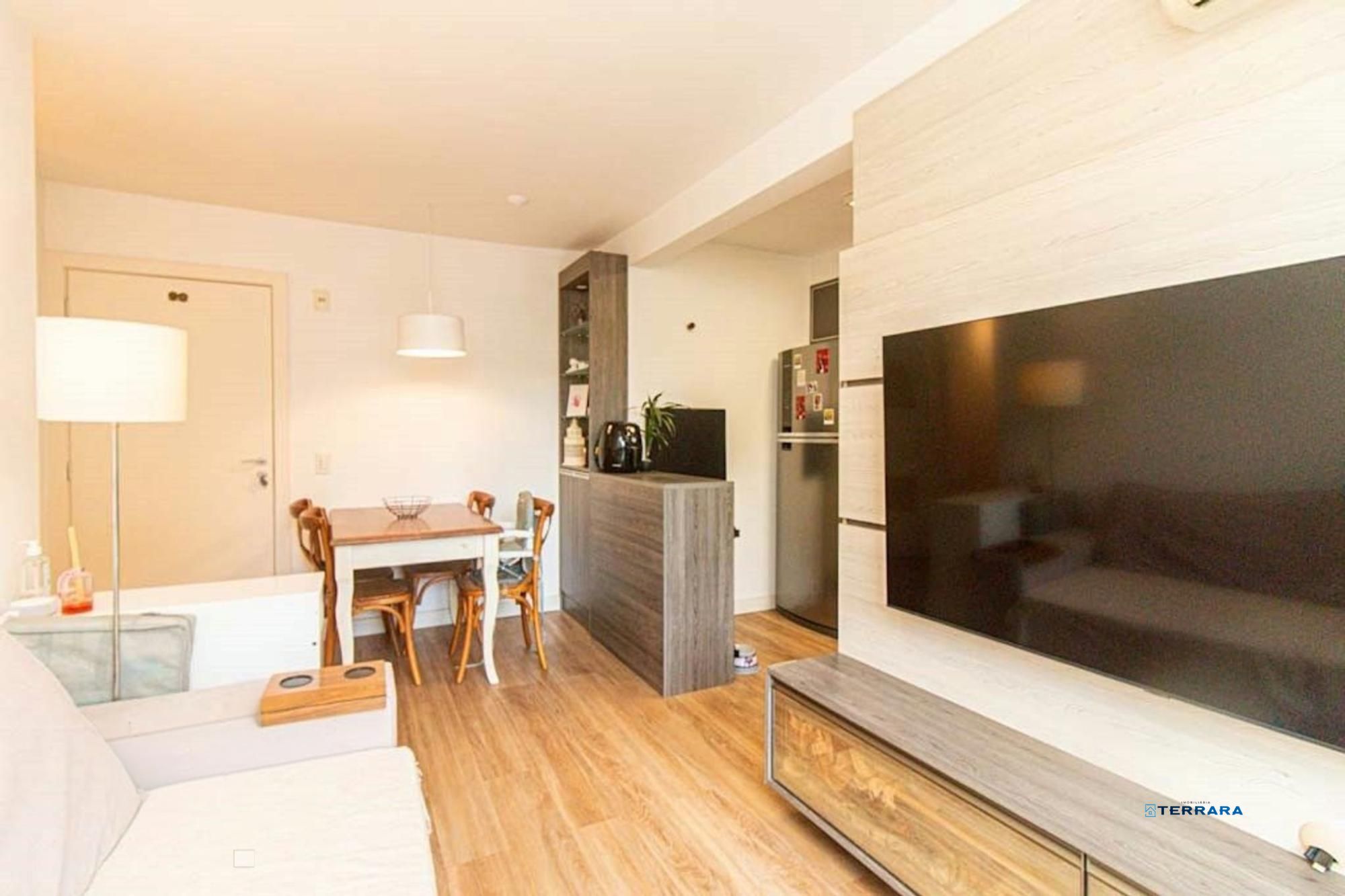 Apartamento à venda com 2 dormitórios, sacada e vaga no Morro Santana.