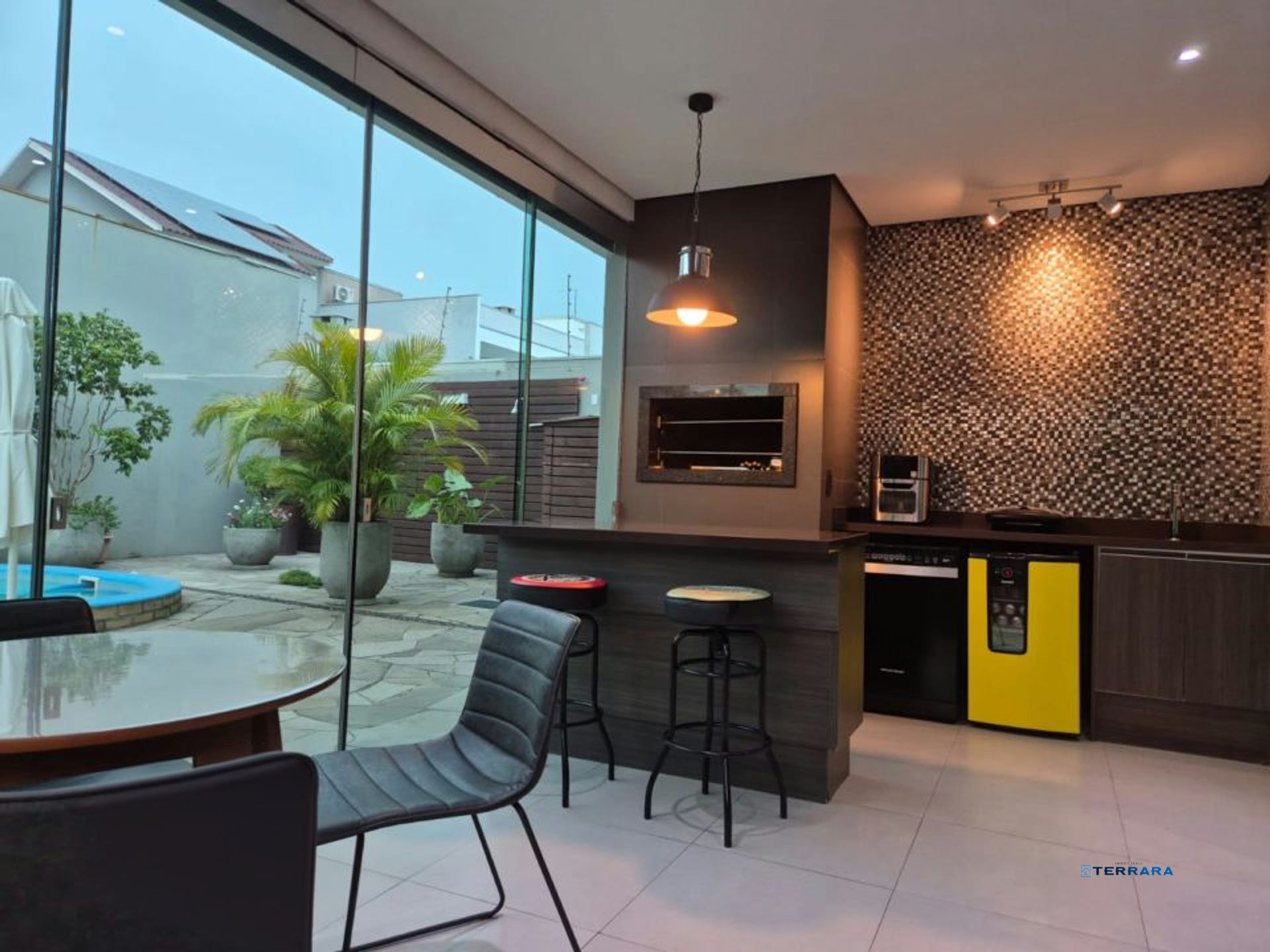 Casa de 3 dormitórios e 2 vagas de garagem coberta Canoas.